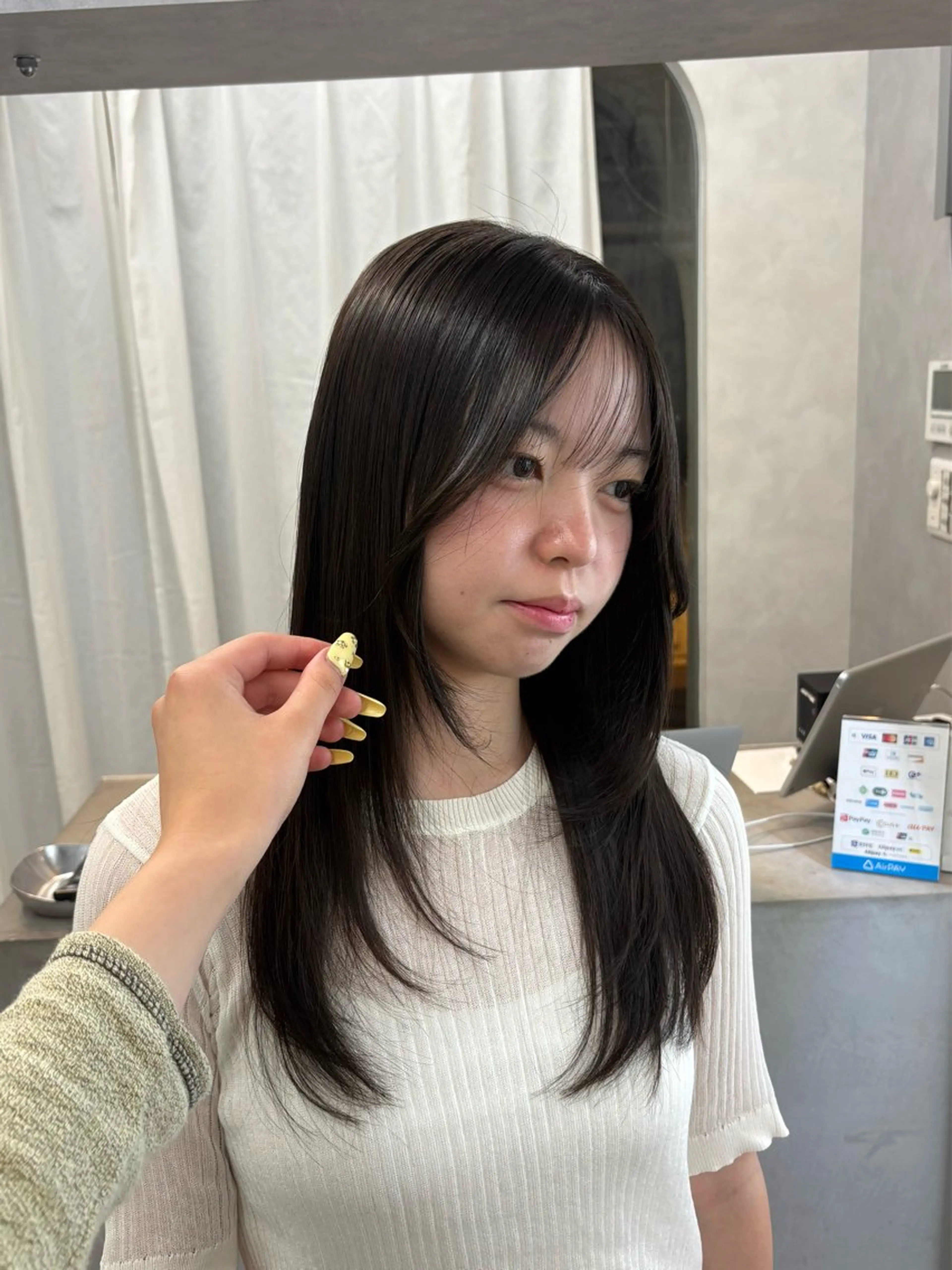 セミロング LIV(リヴ) My (マイ)のヘアスタイル