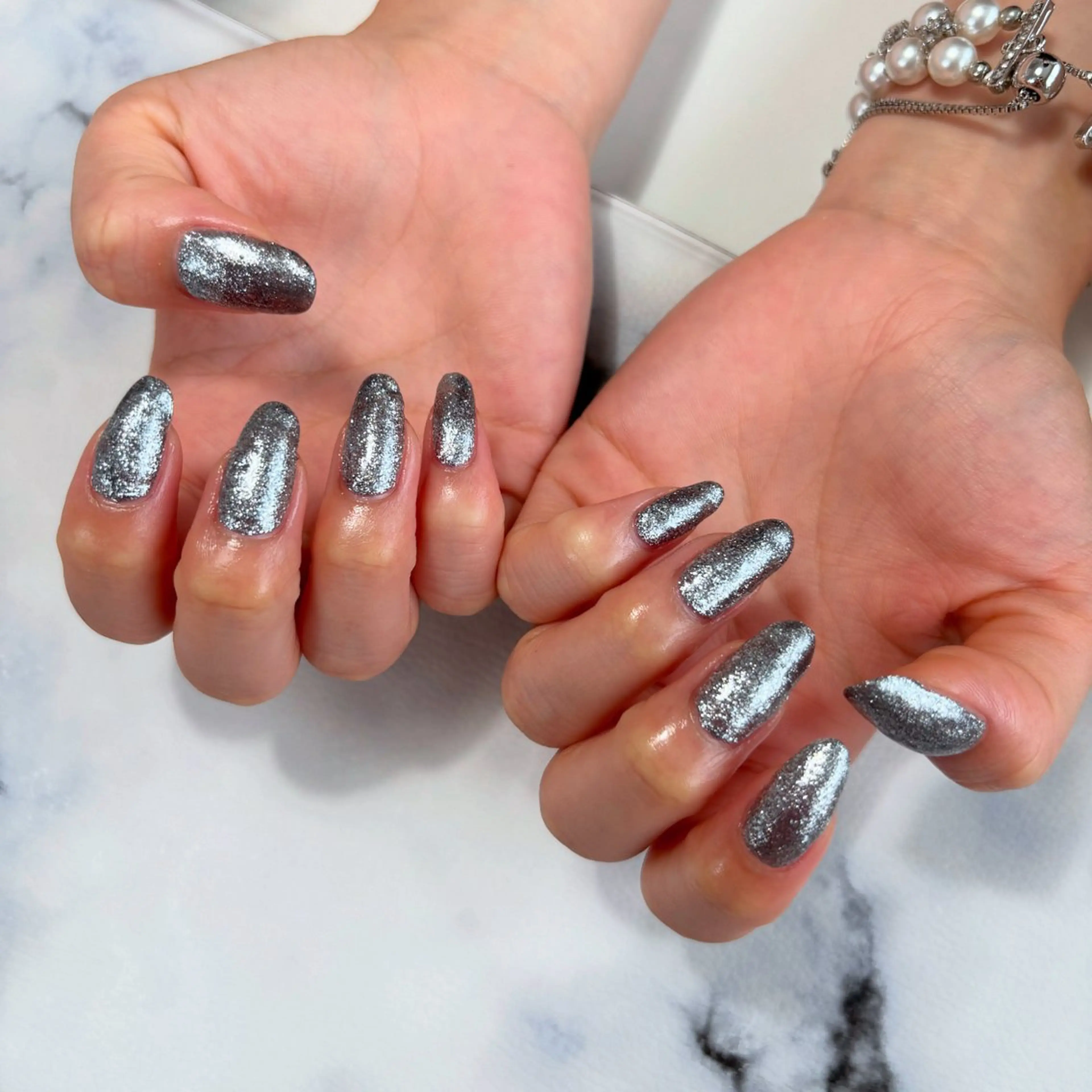 ネイル ジェルネイル ラメ(グリッター) ワンカラーネイル シンプルネイル 夏ネイル 菊地 侑のネイルデザイン