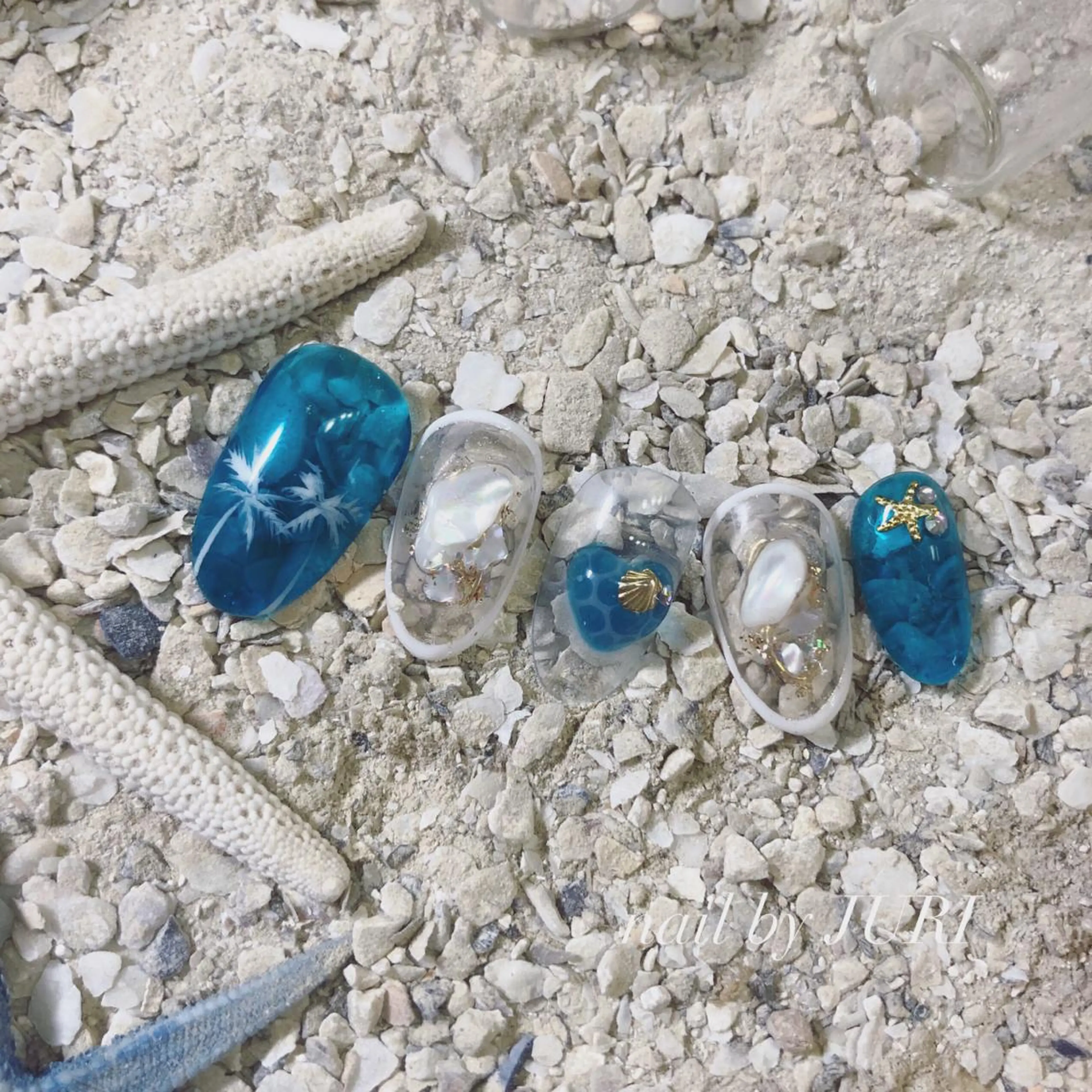 ネイル ブルー クリアネイル フットネイル フレンチネイル ジェルネイル NEO Beauty Salon所属・𝐍𝐄𝐎 𝐉𝐔𝐑𝐈のネイルデザイン