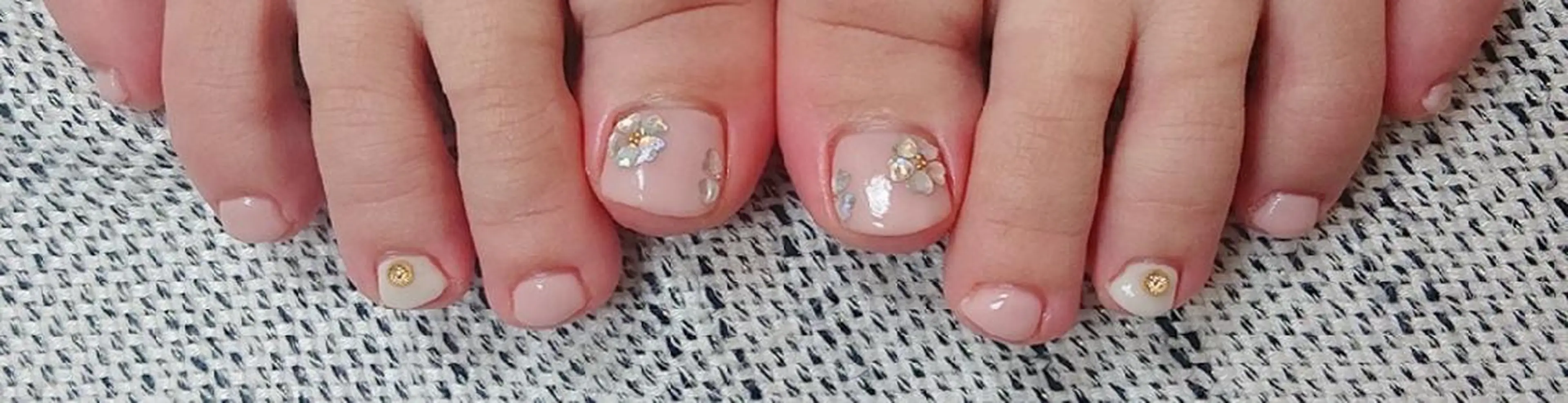 ネイル 🍒当日もOK🍒 𝑳𝑼𝑵𝑨花井のネイルデザイン