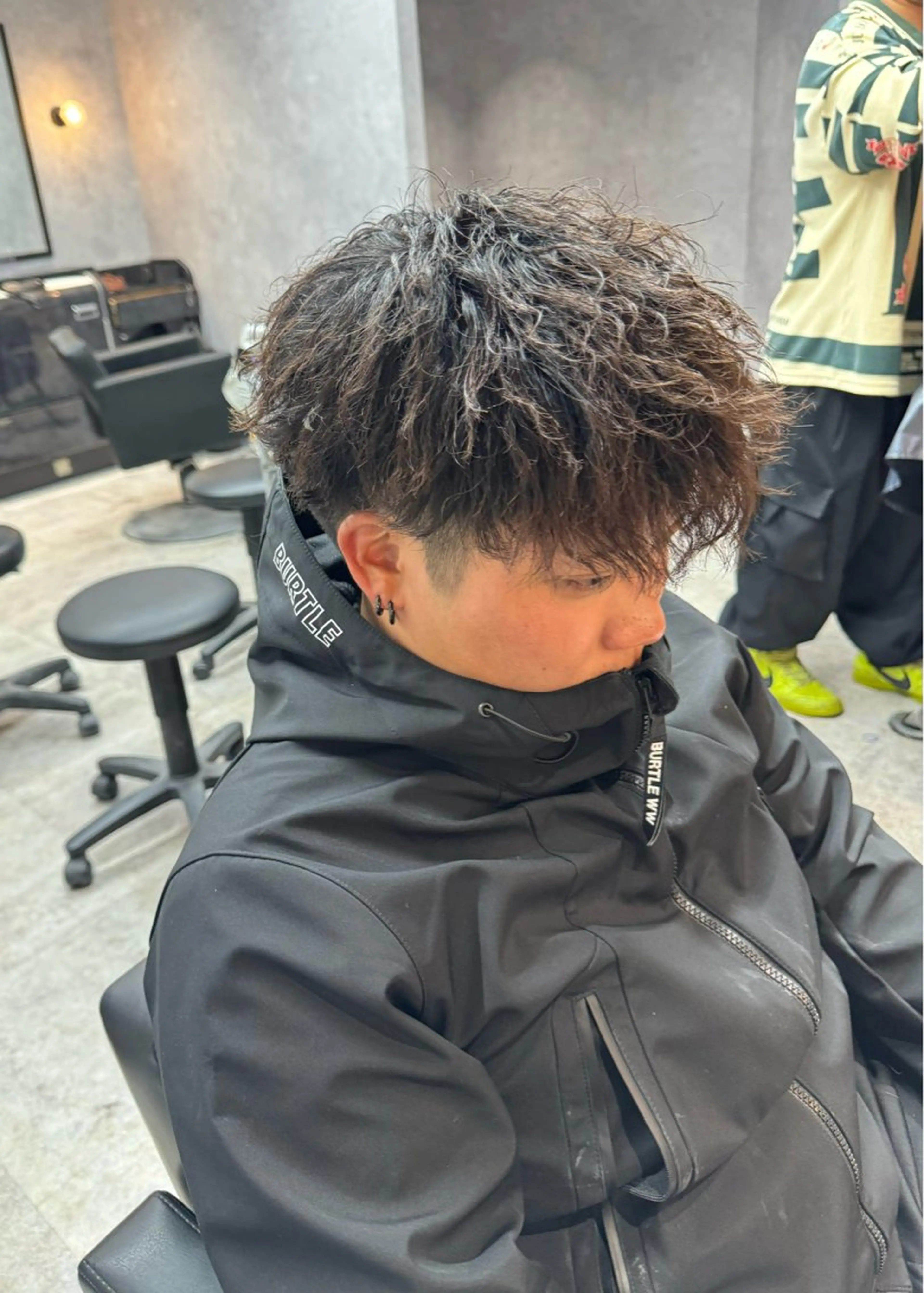 ショート パーマ メンズ メンズブリーチ メンズパーマ ツイストスパイラルパーマ 波巻きパーマ スパイラルパーマ ツイストスパイラル/ メンズ特化/中川誠也のヘアスタイル