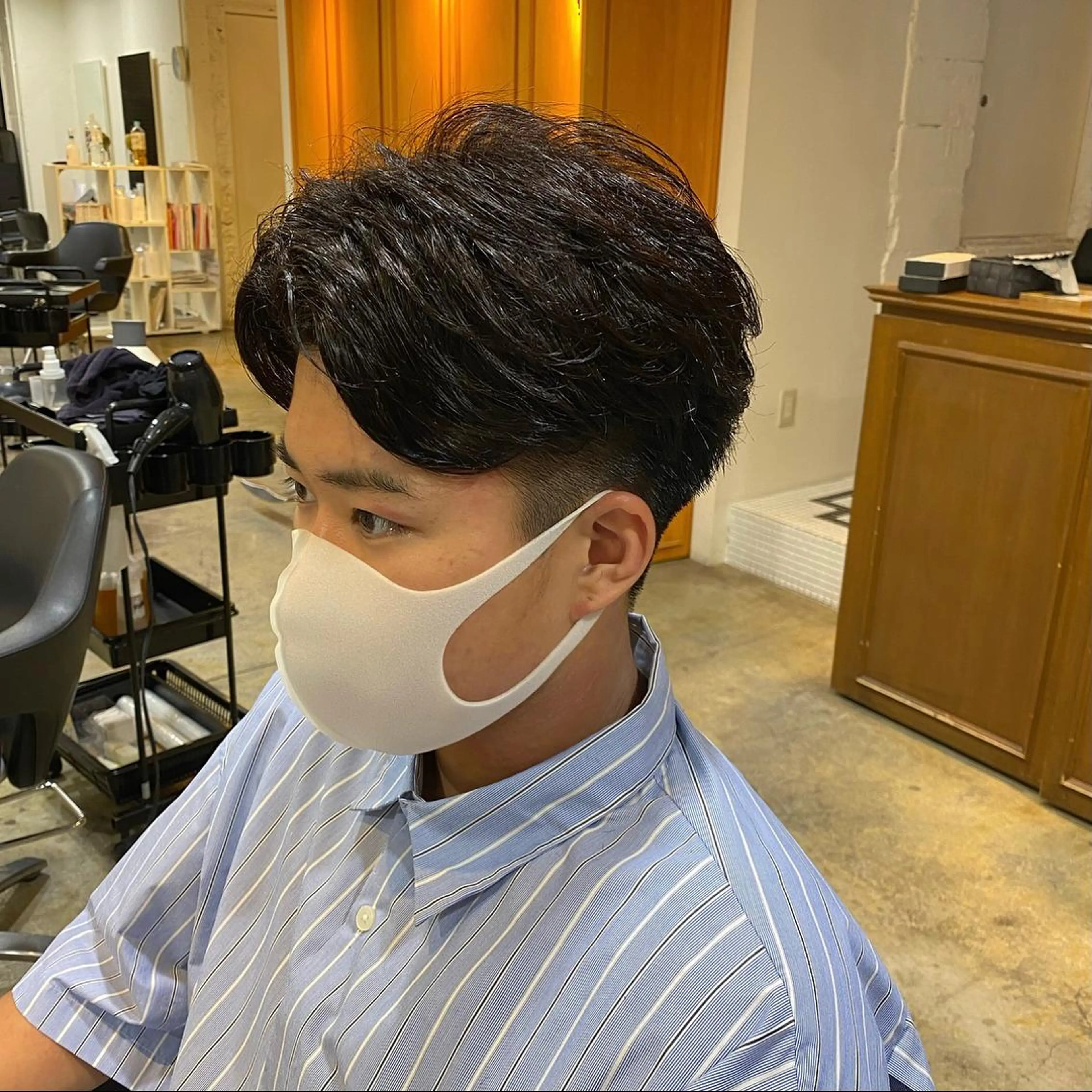 ショート パーマ メンズ センターパート JINKIメンズ特化 メンズカットパーマのヘアスタイル