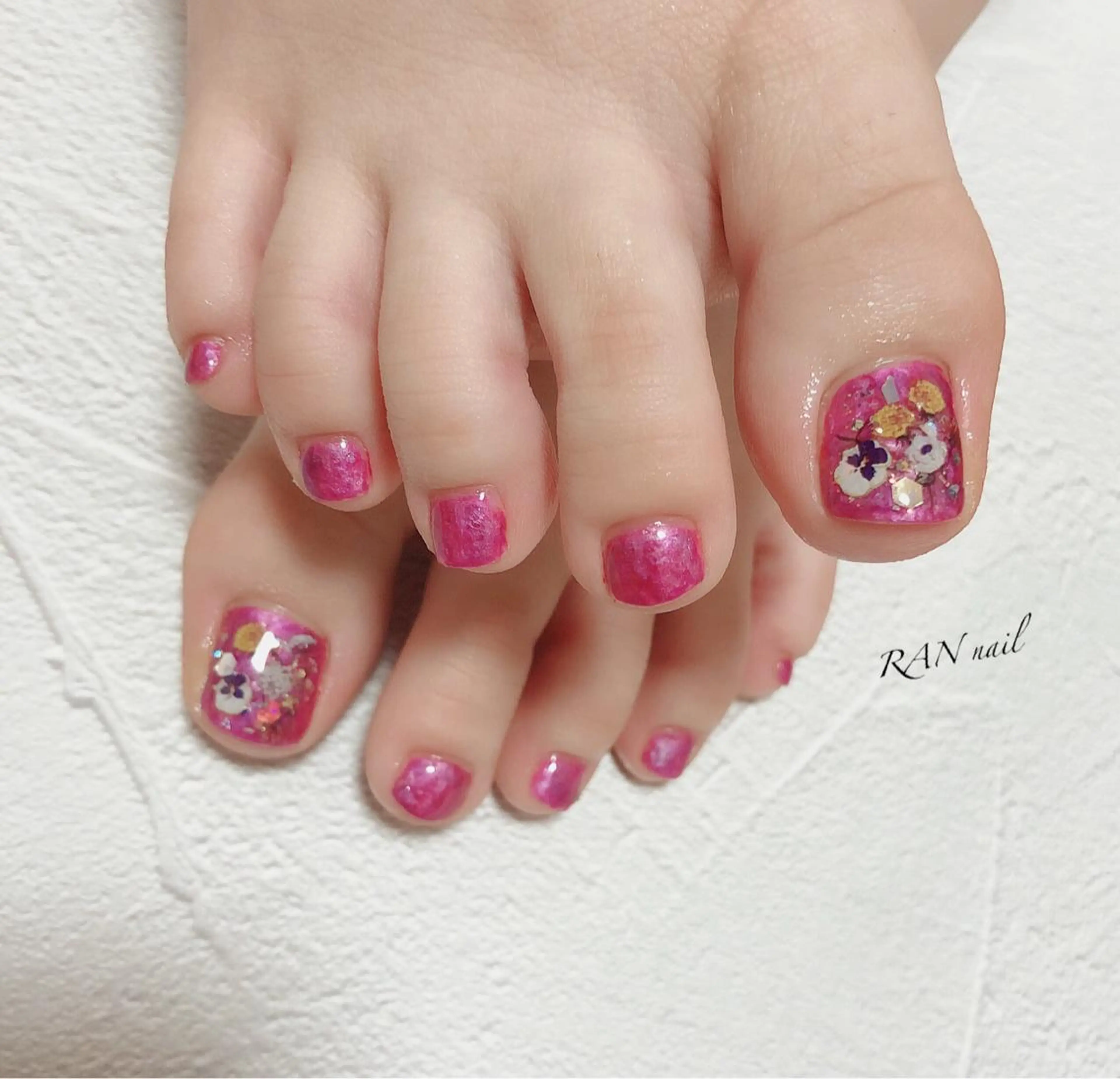 ネイル フラワーネイル フットネイル ジェルネイル ラメ(グリッター) オフィスネイル ハンドネイル フットネイル RAN nail 〜ランネイル〜所属・RAN nailのネイルデザイン