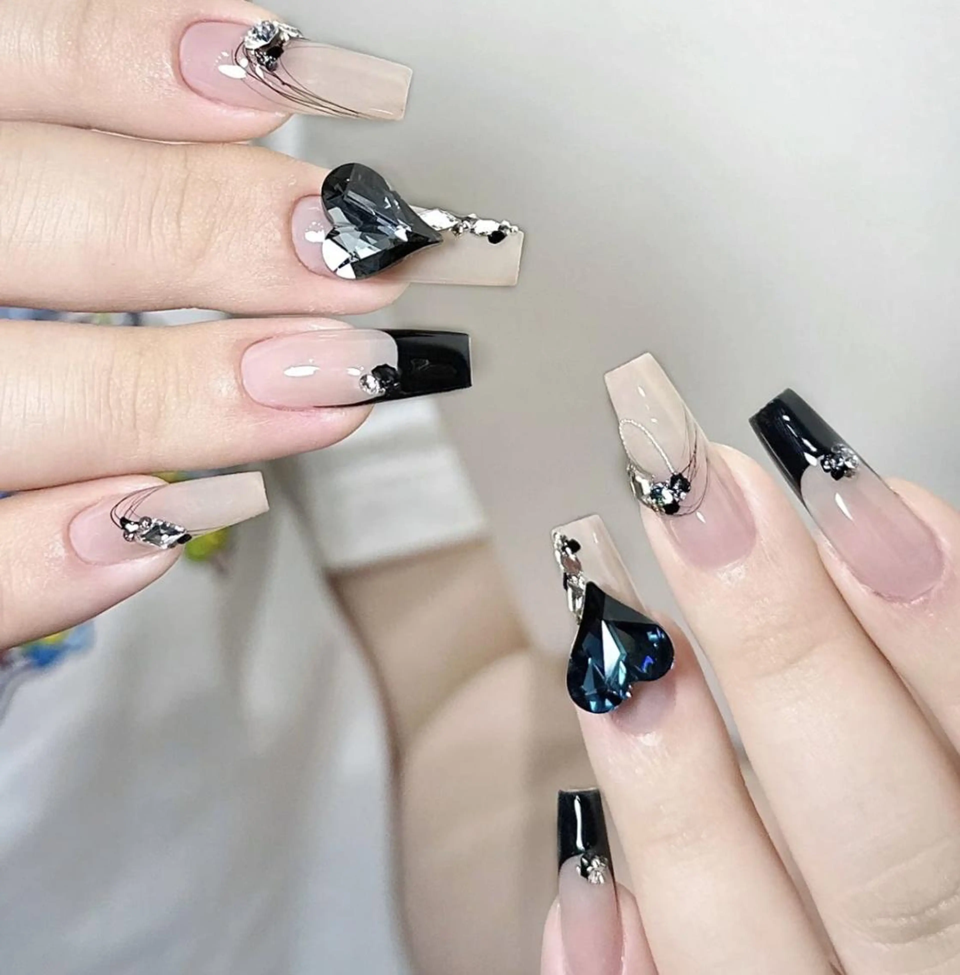 ネイル ネイルチップ Queens テイのネイルデザイン