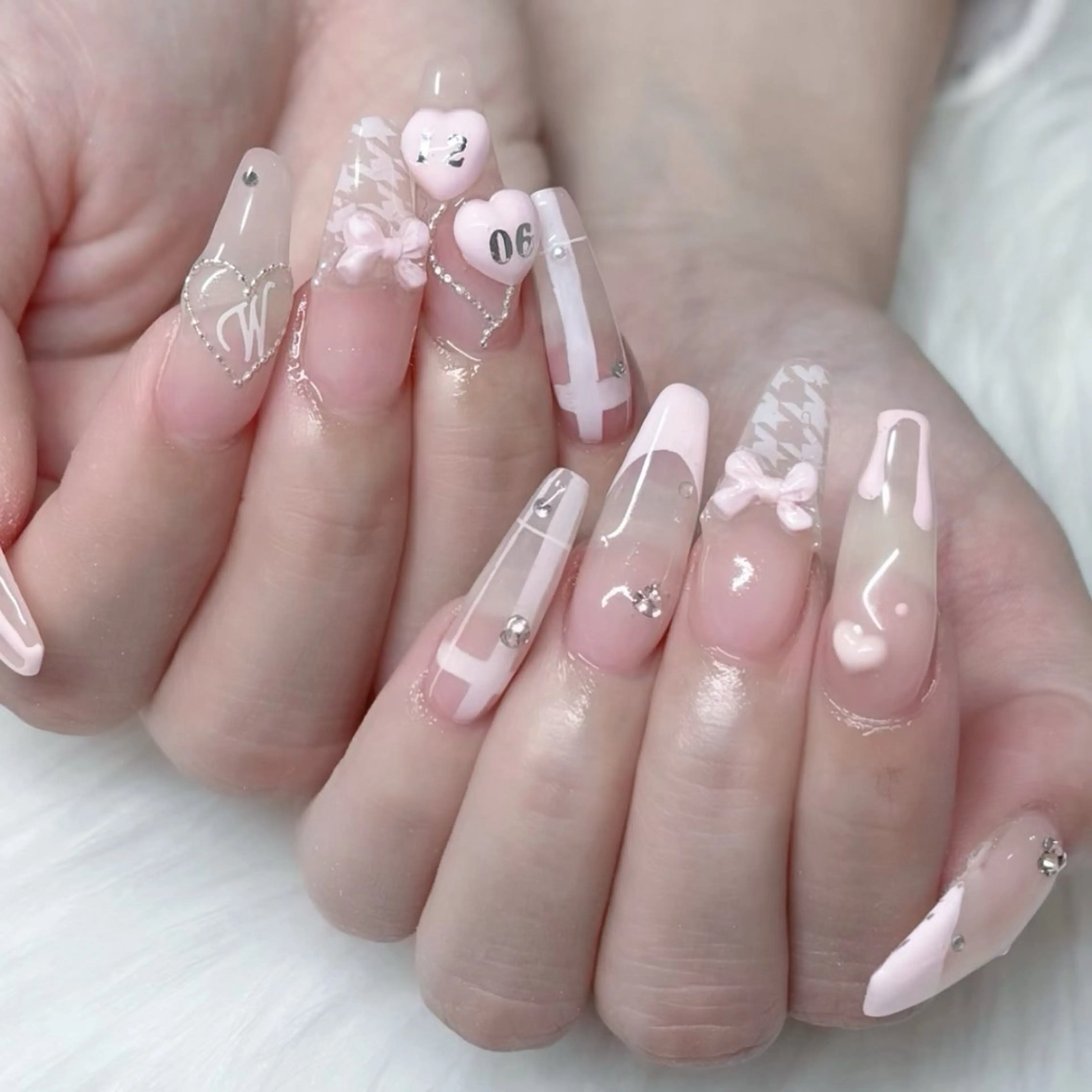 ネイル チークネイル 成人式 フラッシュネイル フットネイル フレンチネイル Mai🪽 ワンホン/ちゅるんのネイルデザイン