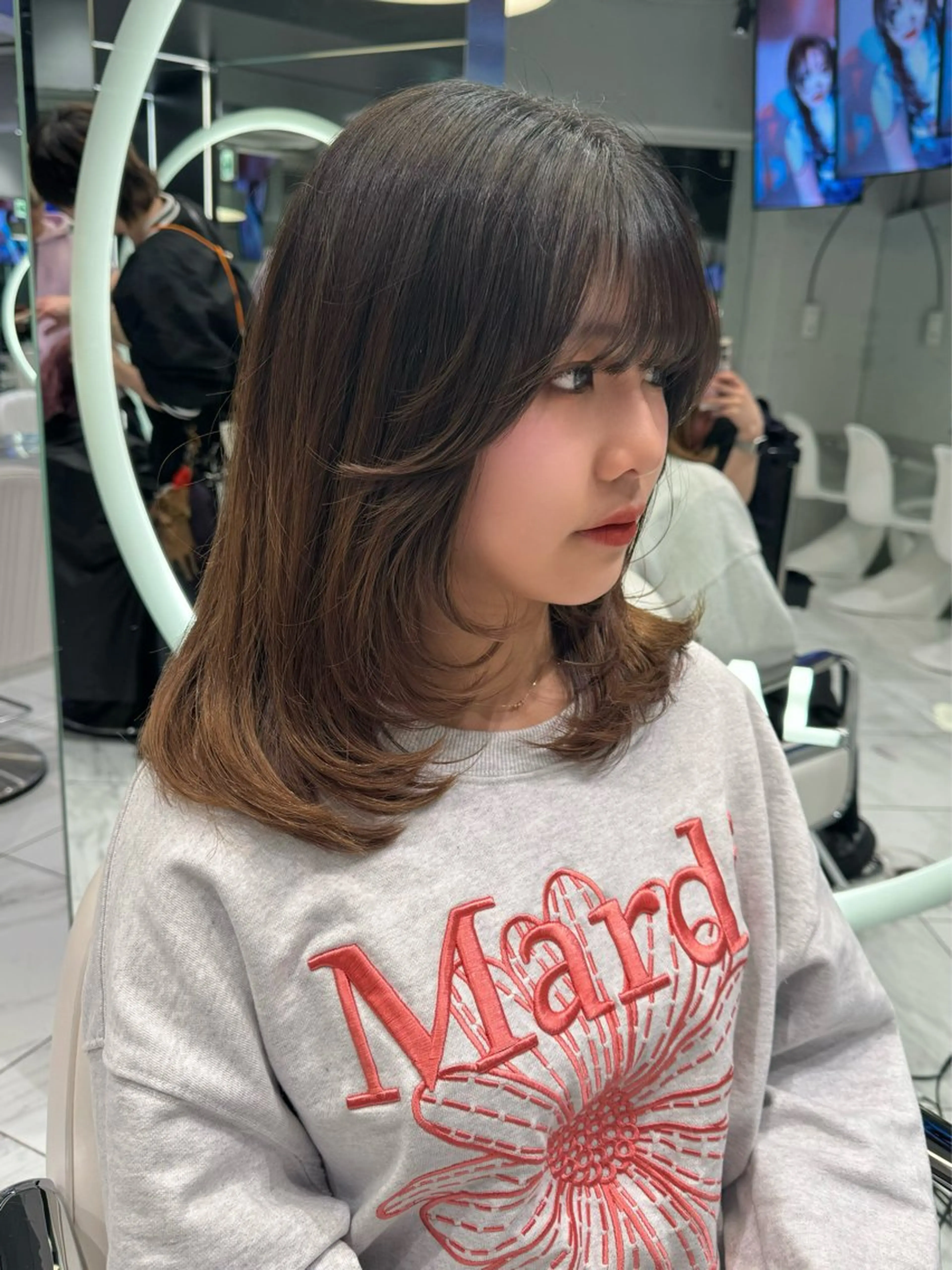 ミディアム 顔まわりレイヤー 顔周りカット レイヤーカット REDEAL SHIBUYA所属・maya/レイヤー カット/ミインパーマのヘアスタイル