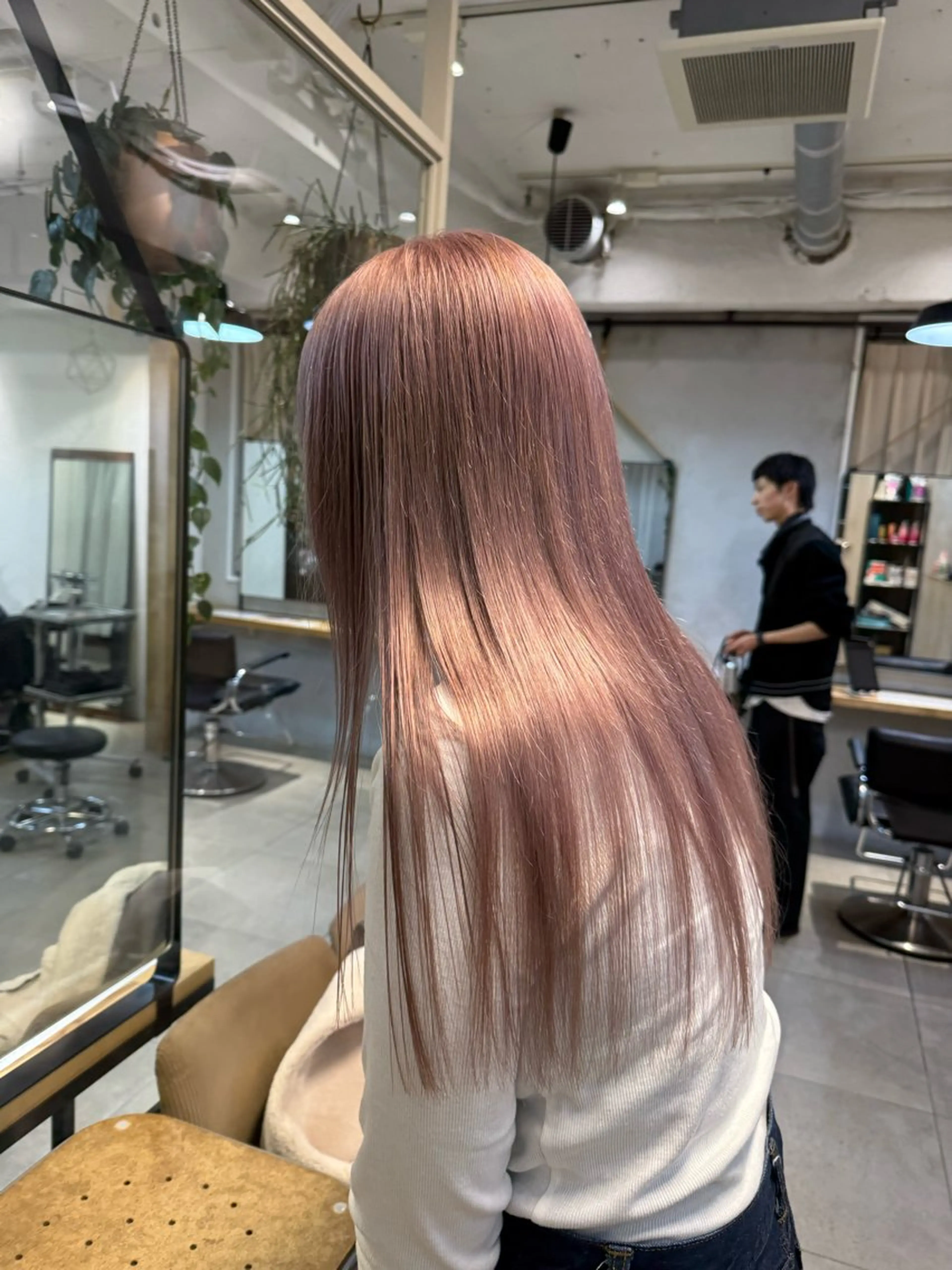 ロング カラー ミルクティー× グレージュMOMOのヘアスタイル