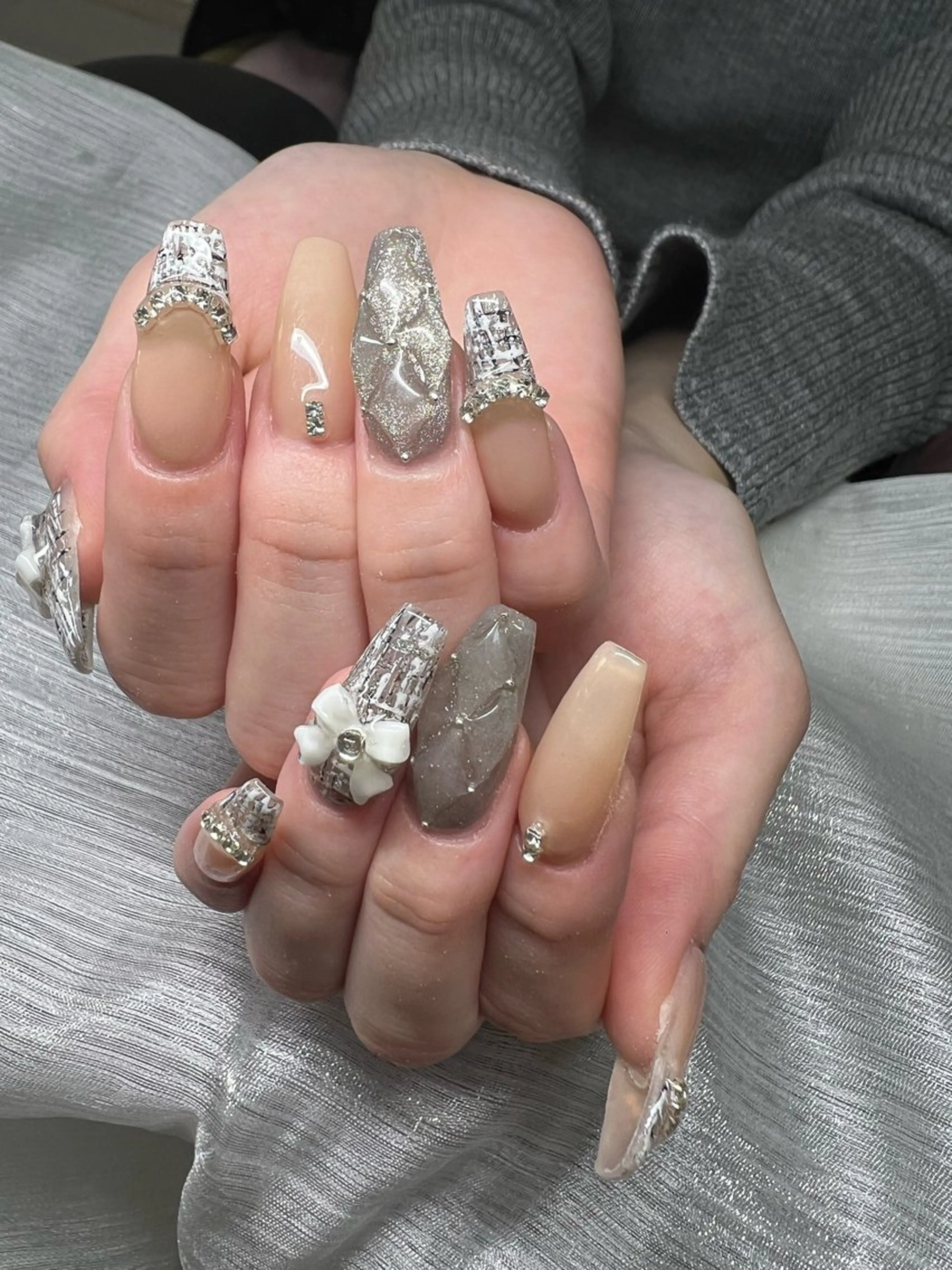 ネイル オーロラネイル チークネイル 長さ出し フットネイル フレンチネイル ハンドネイル Lee Nailsのネイルデザイン