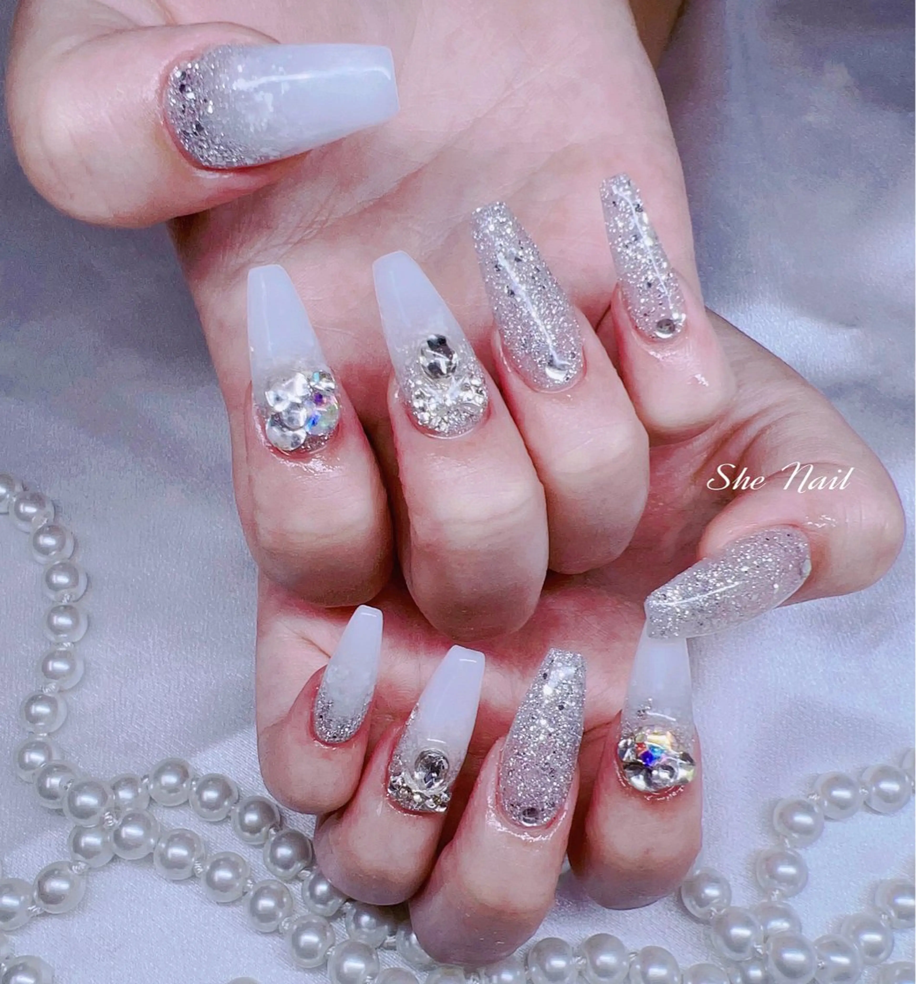 ネイル チークネイル フレンチネイル ガラスフレンチ グラデーション キラキラネイル ハンドネイル She   Nail所属・ISA_ BELLAのネイルデザイン