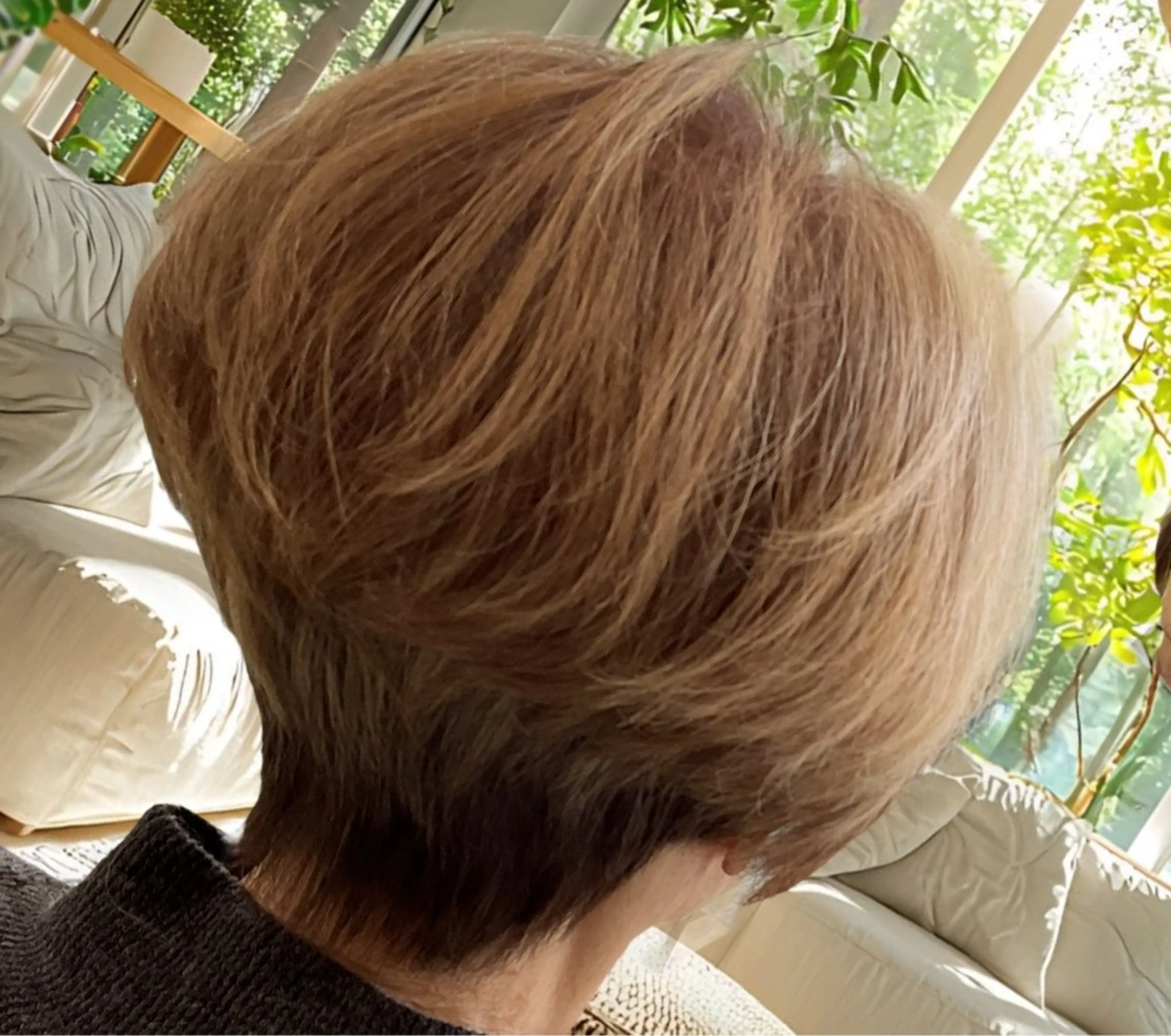 ショート カラー au美容室所属・au栄矢場町 水素髪質改善Tのヘアスタイル