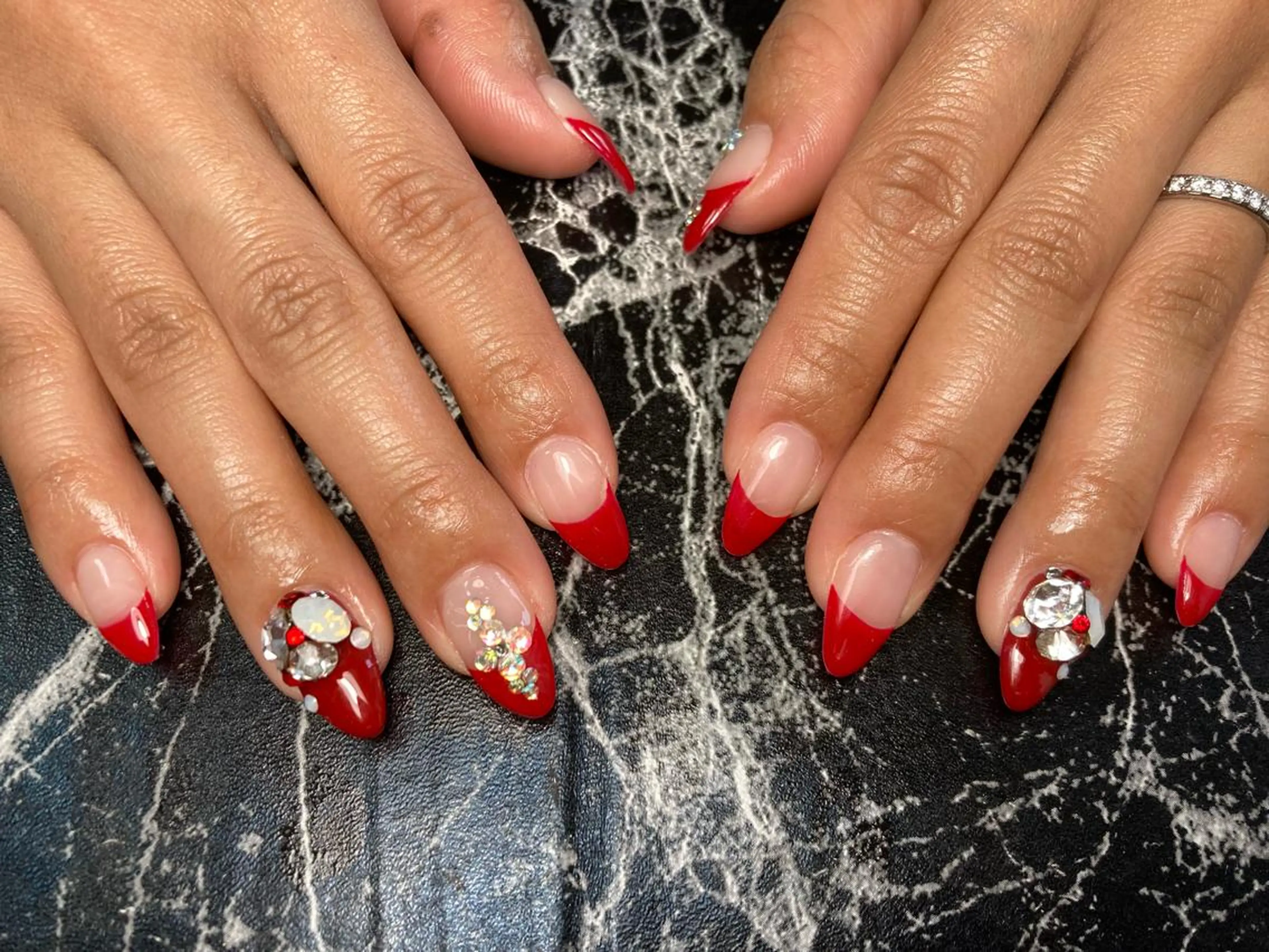 ミディアム ネイル ハンドネイル フットネイル ✴︎ Delightのネイルデザイン