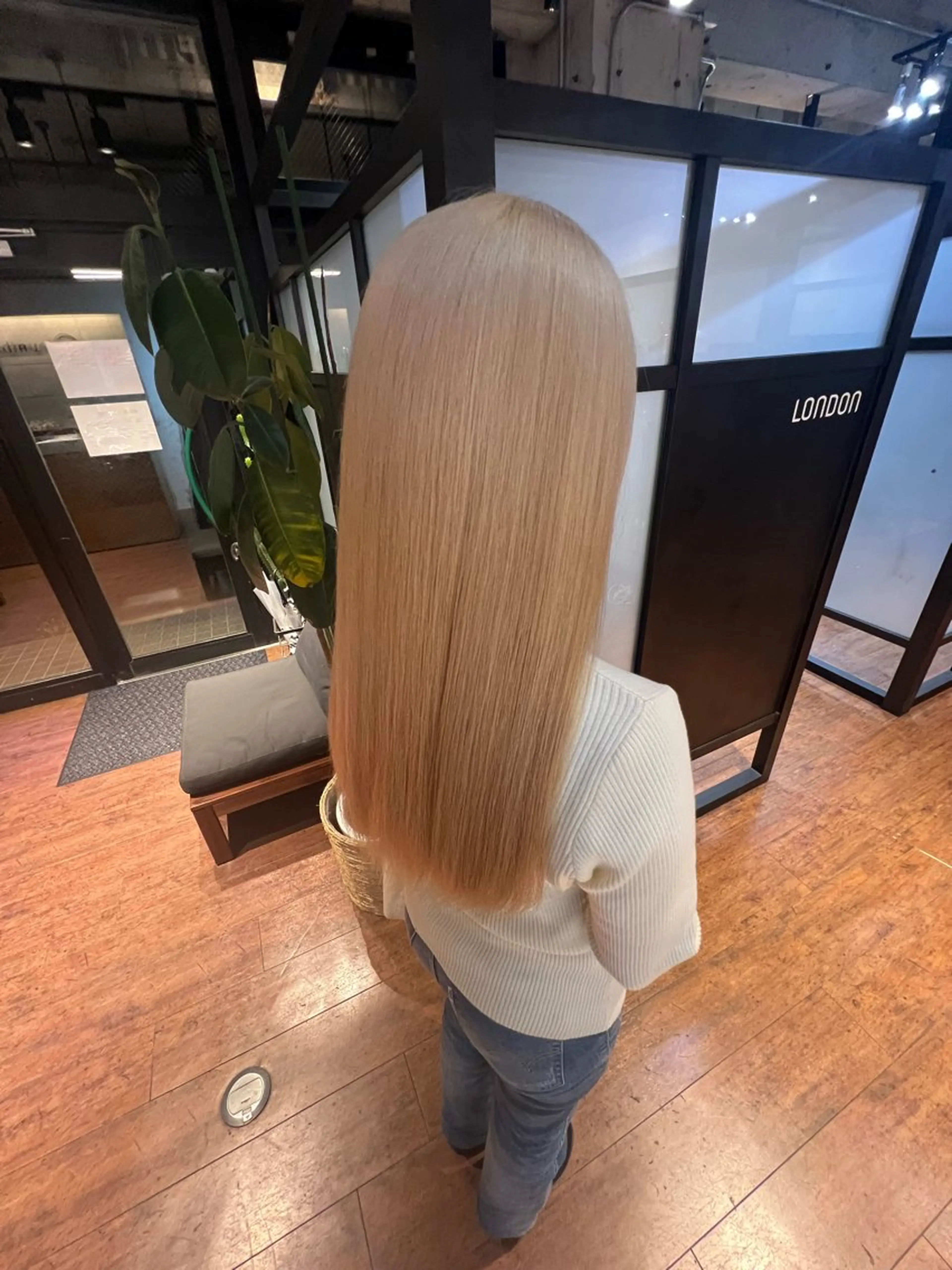 ロング カラー newi TATSUのヘアスタイル