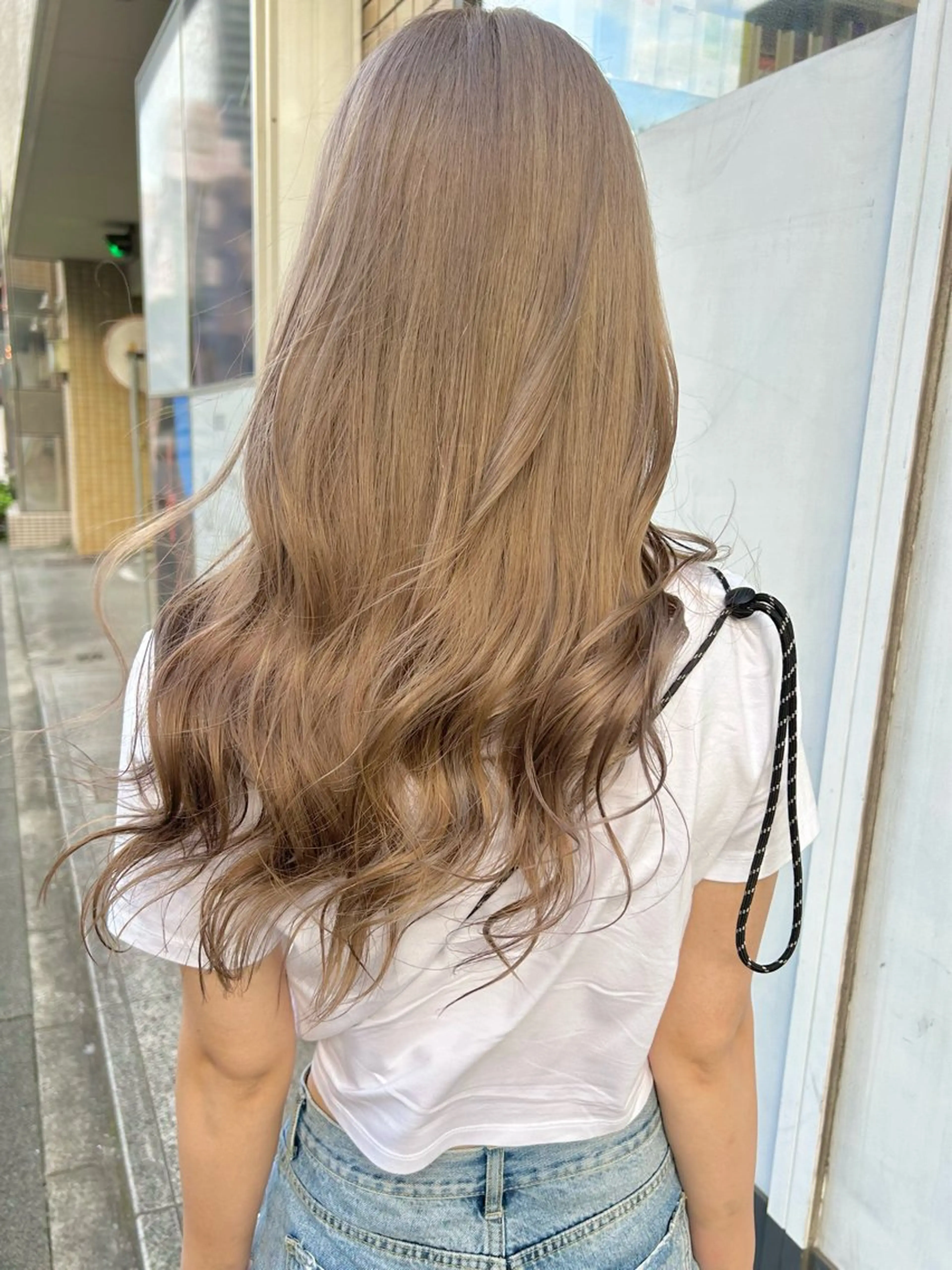 ロング W所属・小林 朋花のヘアスタイル