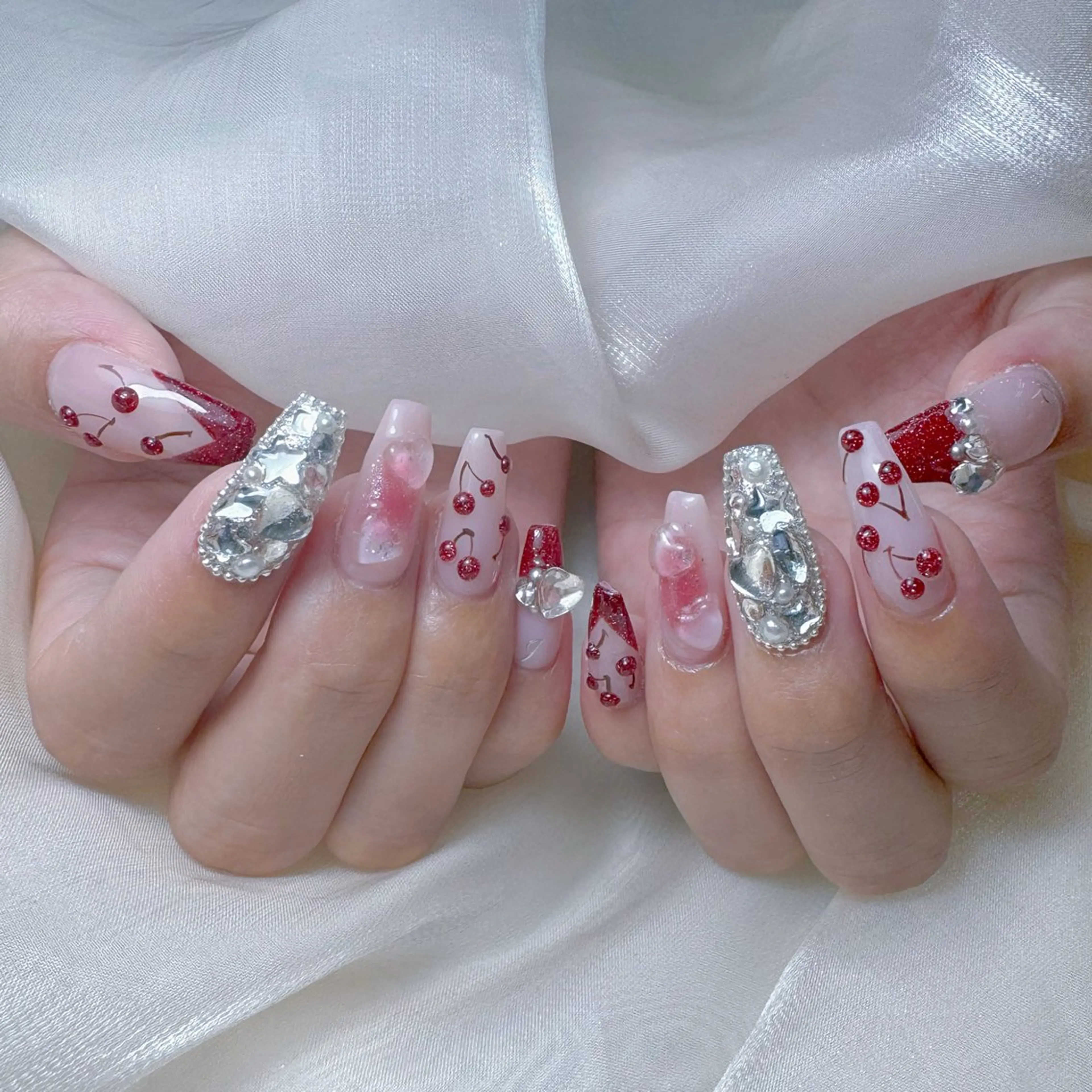 ネイル オーロラネイル フレンチネイル ハート キラキラネイル 韓国ネイル ハンドネイル Melody Nail所属・Melody  3D/スカルプ専門店のネイルデザイン