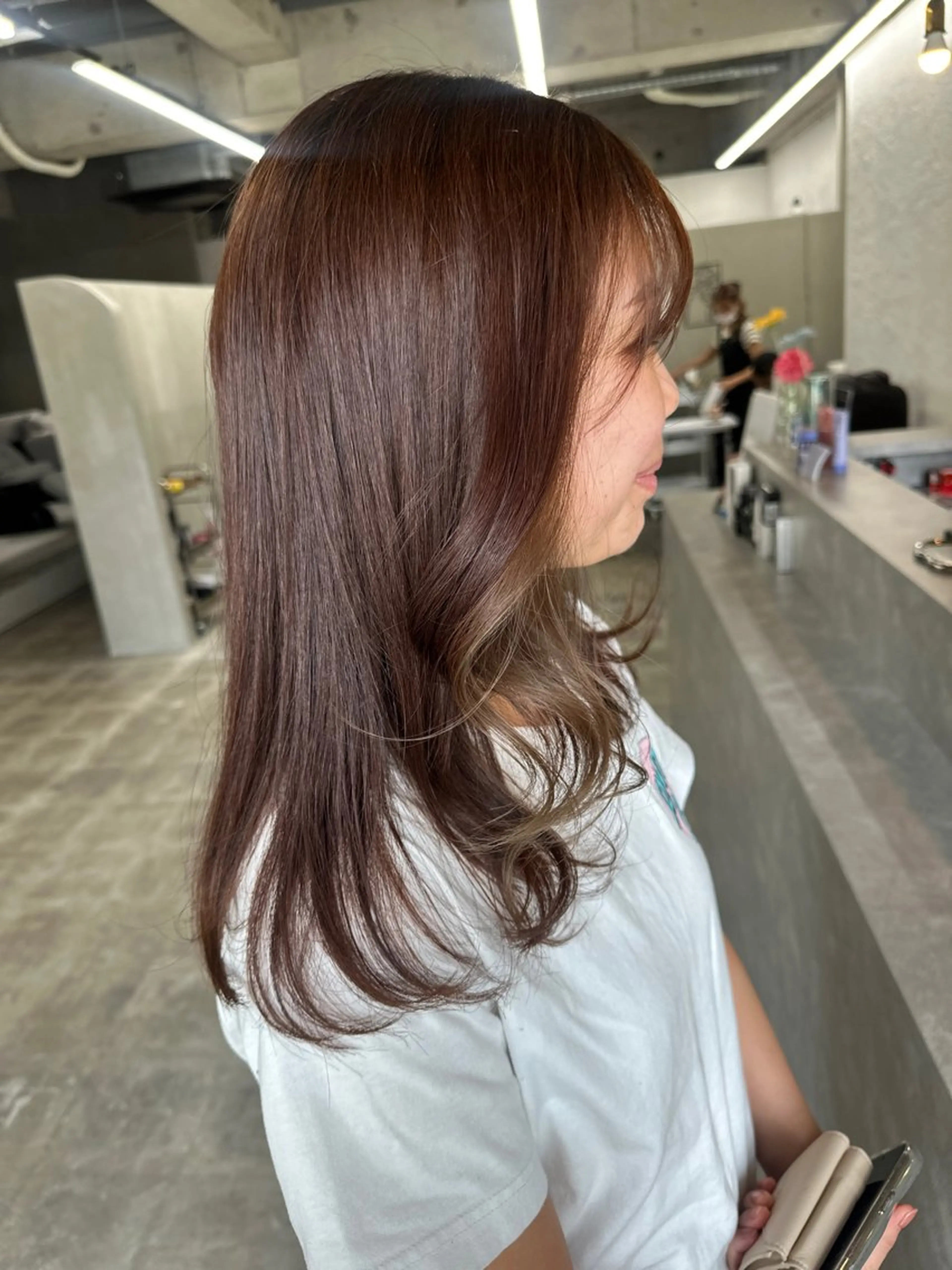 ミディアム 顔まわりレイヤー 顔周りカット レイヤーカット カット ヘアカラー トリートメント miloc MOMOKAのヘアスタイル