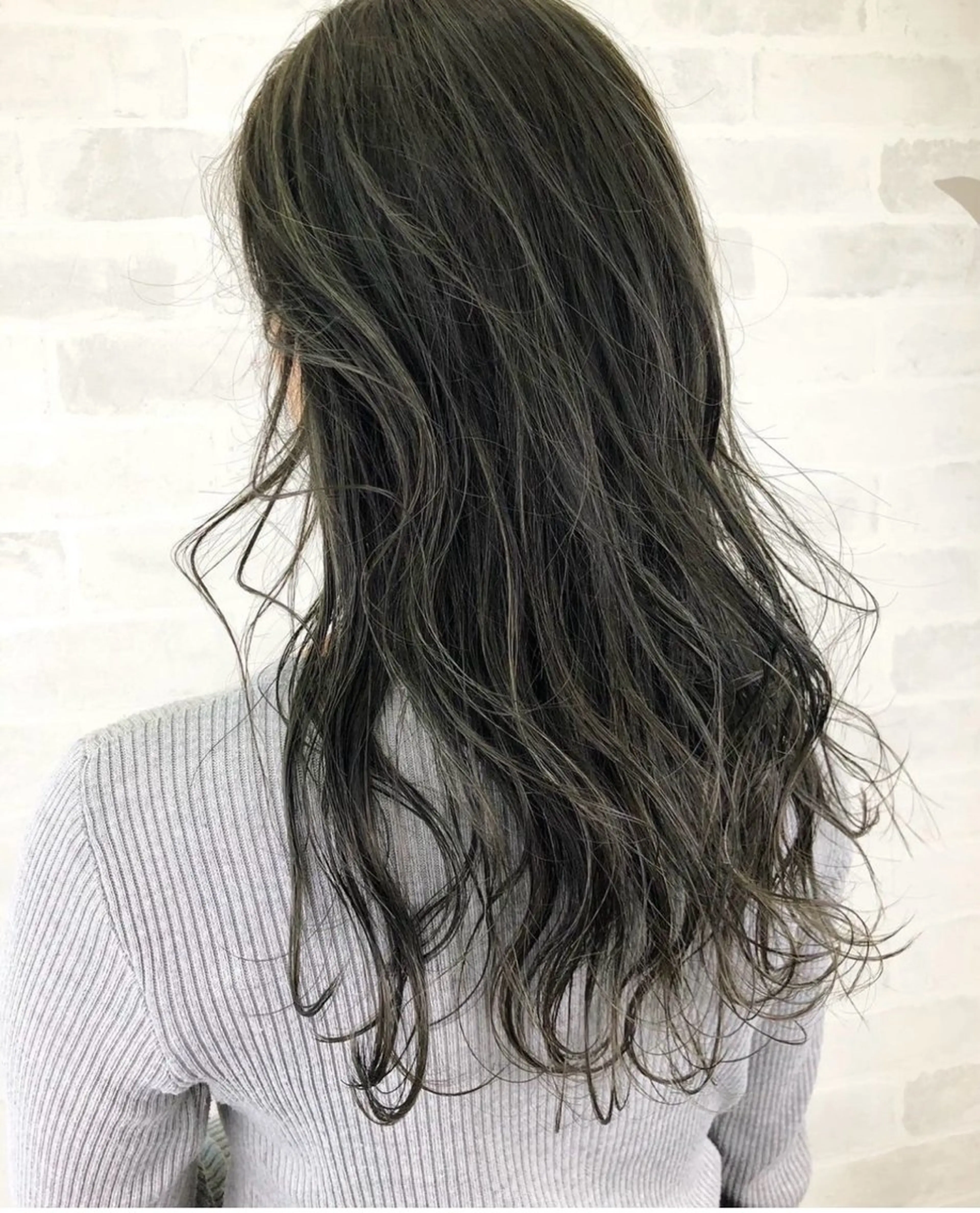 カラー 林 美月のヘアスタイル
