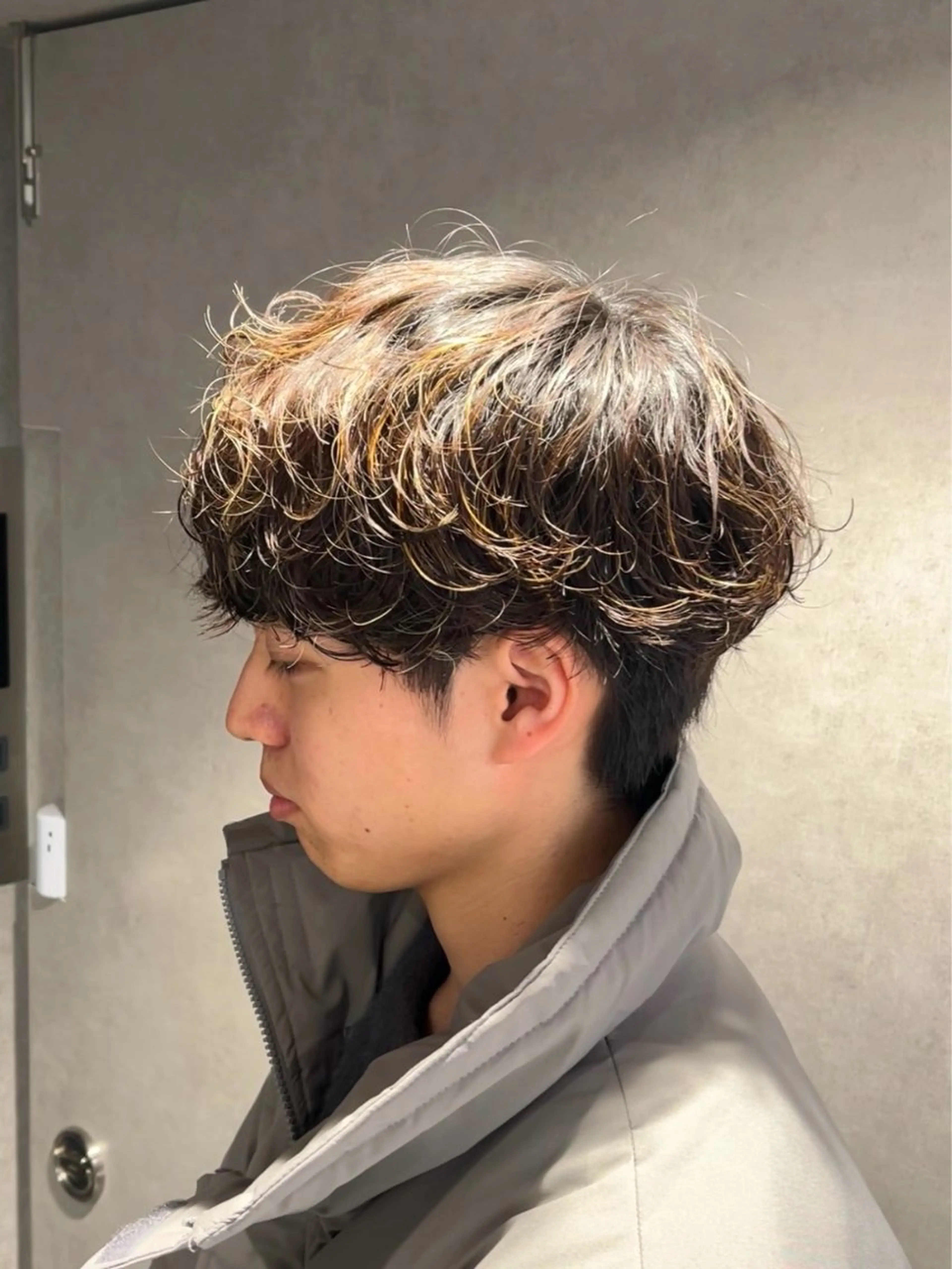 ショート カラー パーマ メンズ カット パーマ 【シャドウパーマ センターパート】義心のヘアスタイル