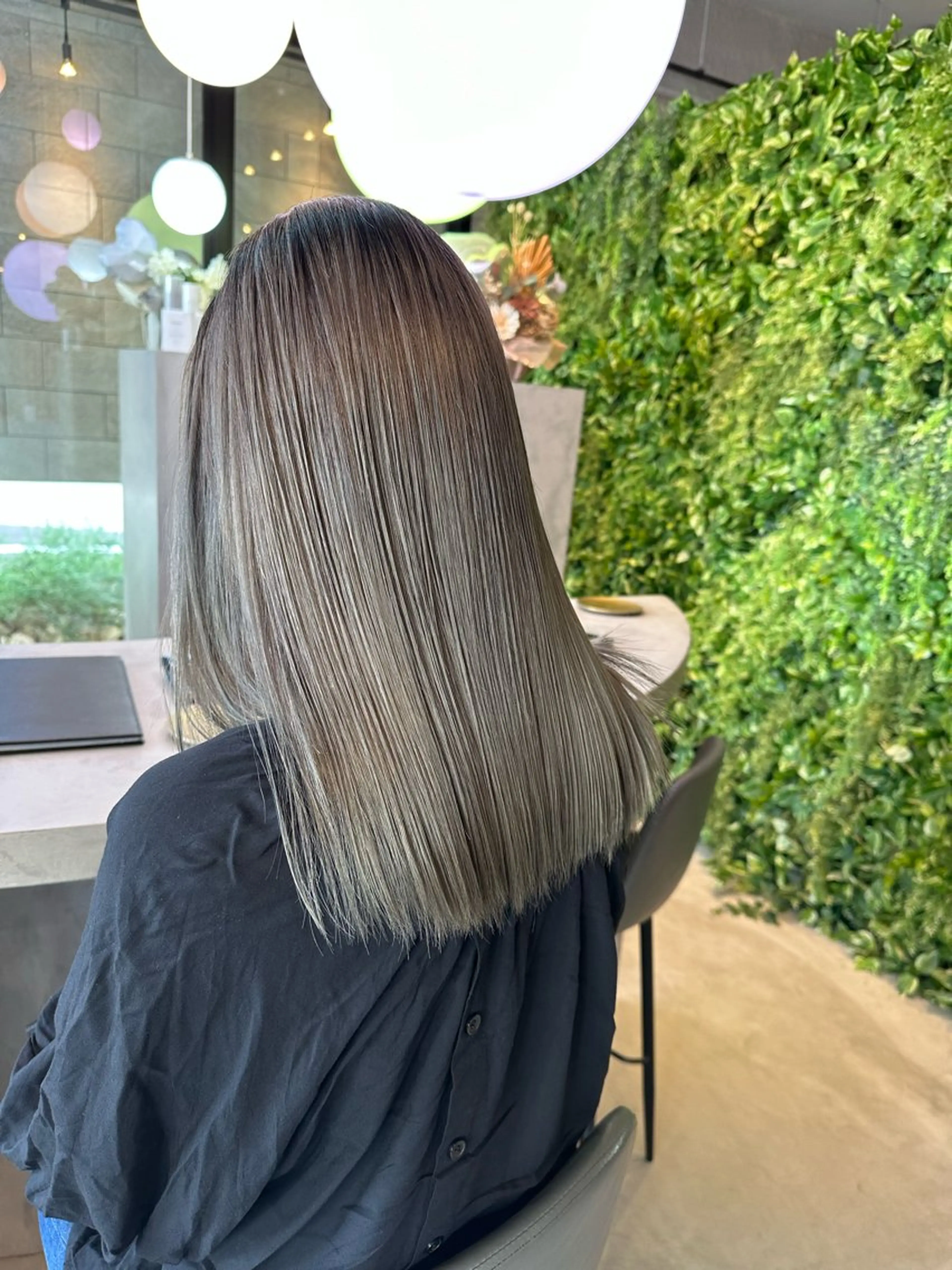 ブリーチなのにツヤツヤ⁉️！カット&ケアブリー&髪質改善カラー&トリートメントの写真