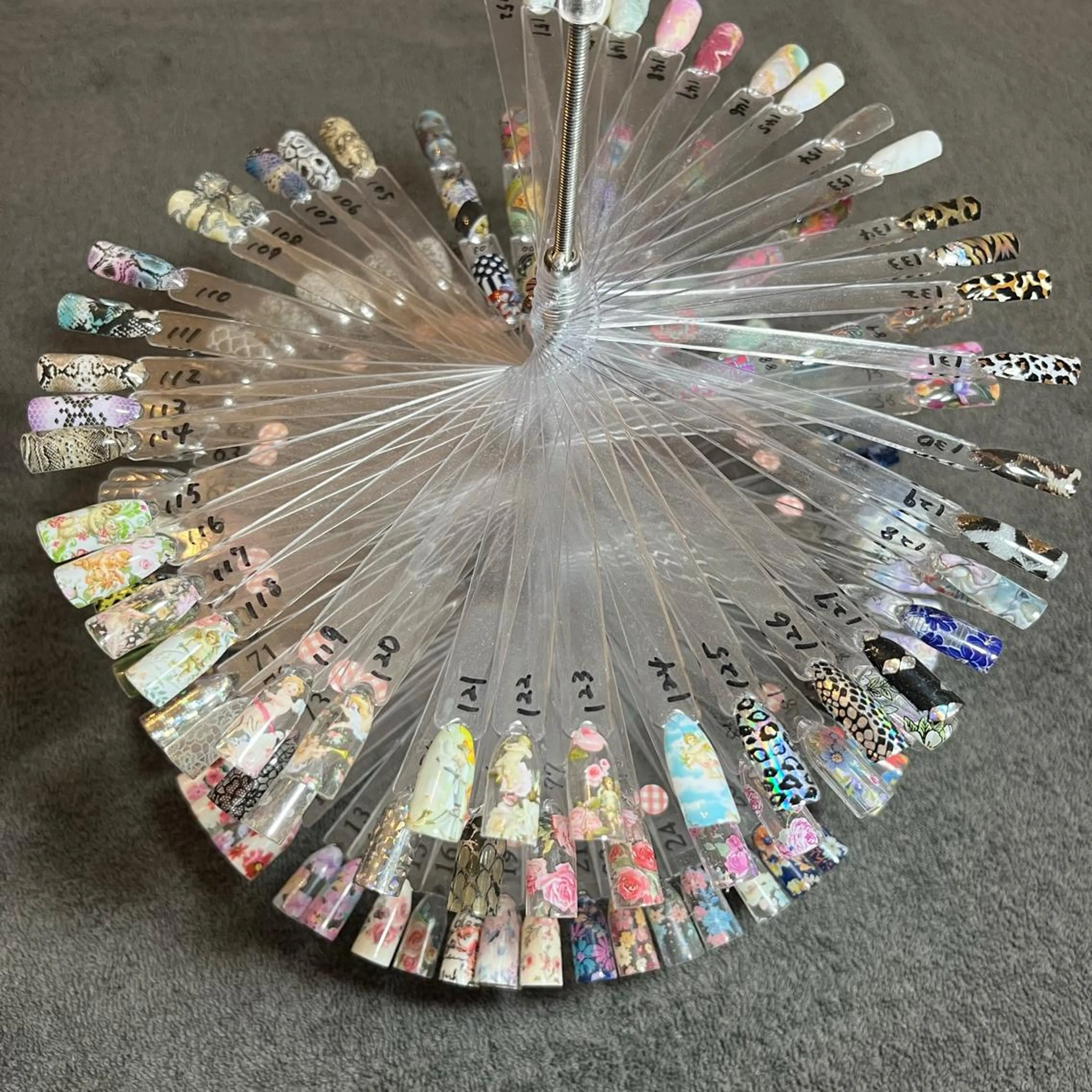 ネイル RuxuryNail ／RiAnnaのネイルデザイン