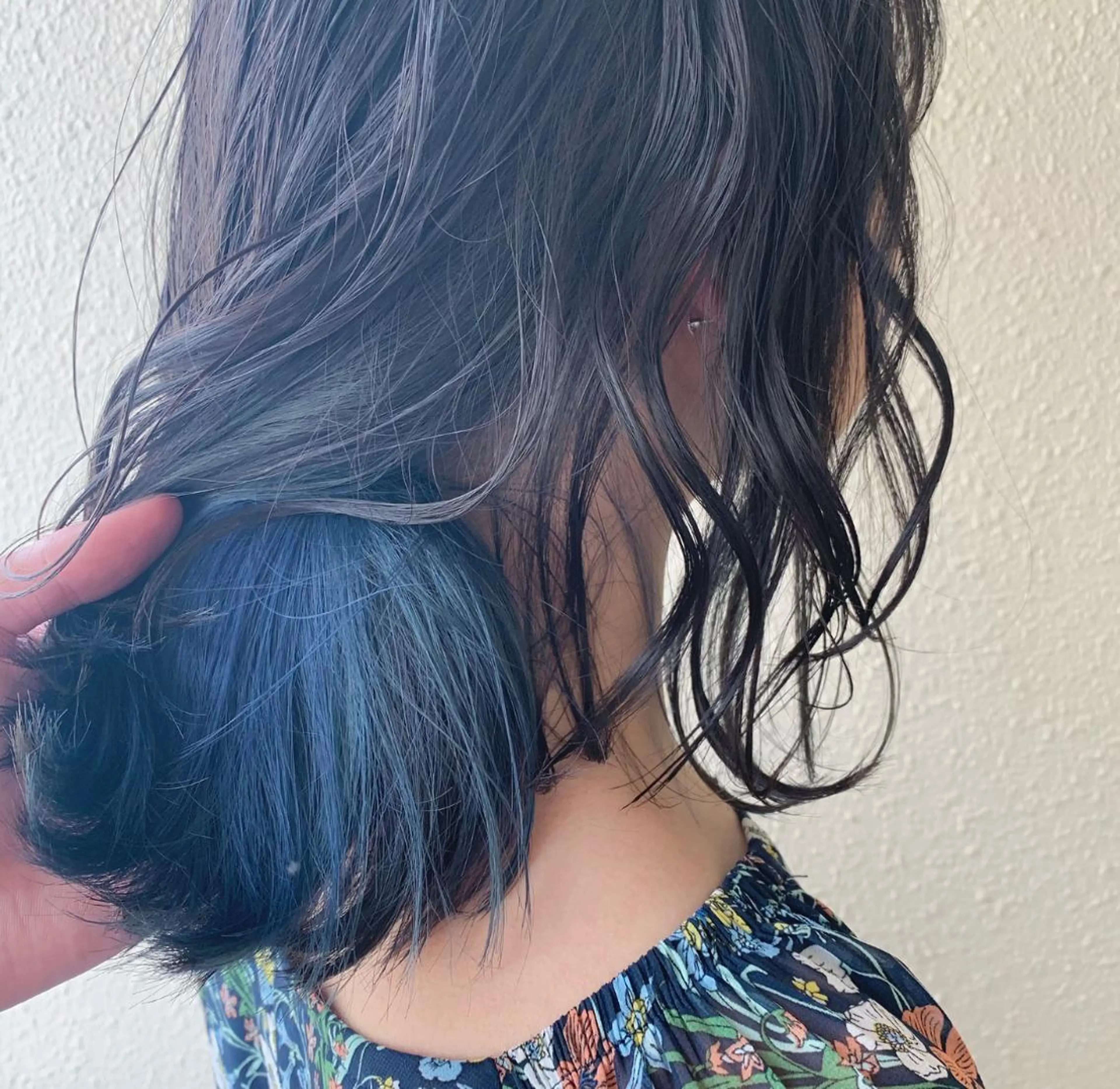 カラー ブルーカラー ネイビーカラー iLi所属・iLi 《イリ》のヘアスタイル