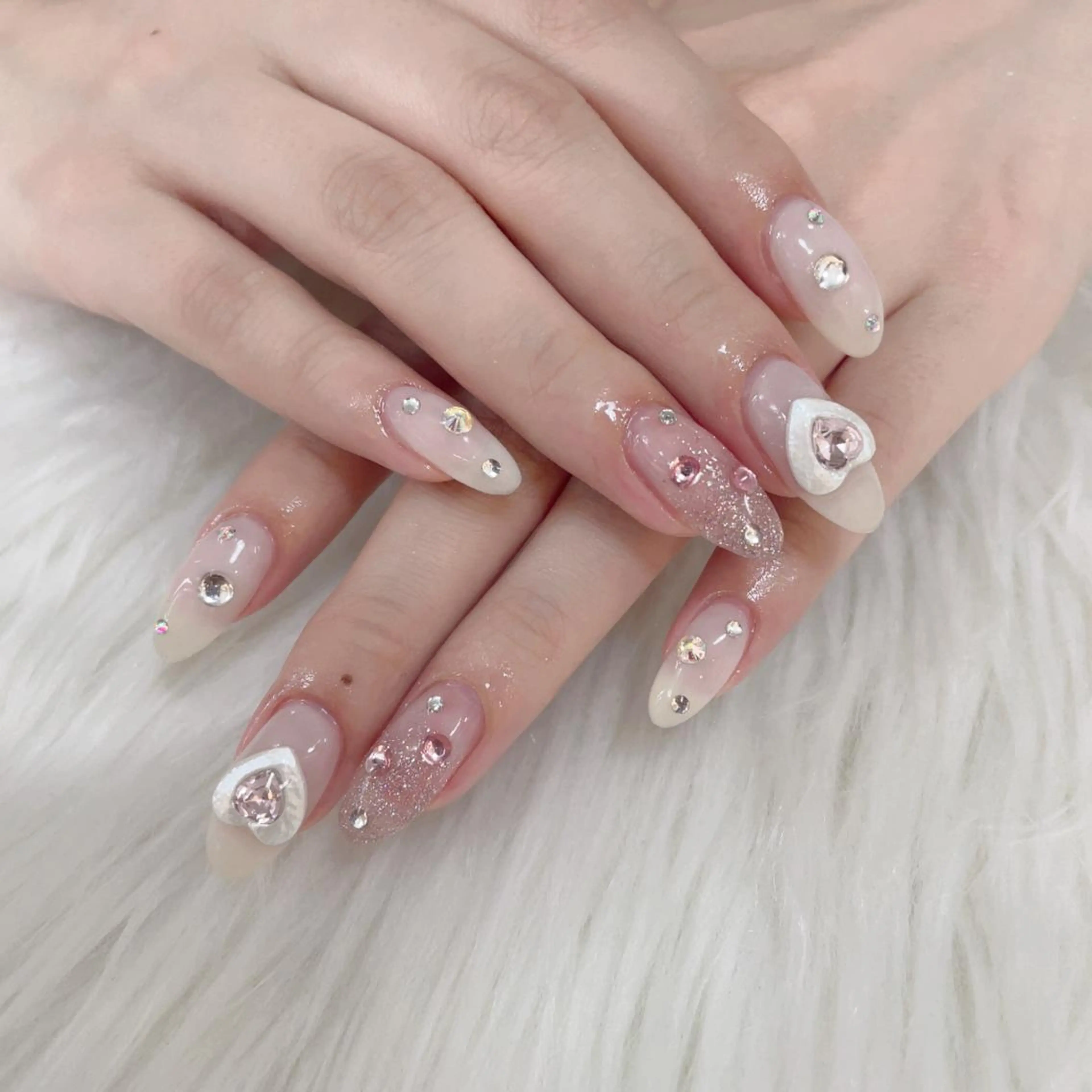 ネイル ハンドネイル AngelChris ビューティーサロンのネイルデザイン