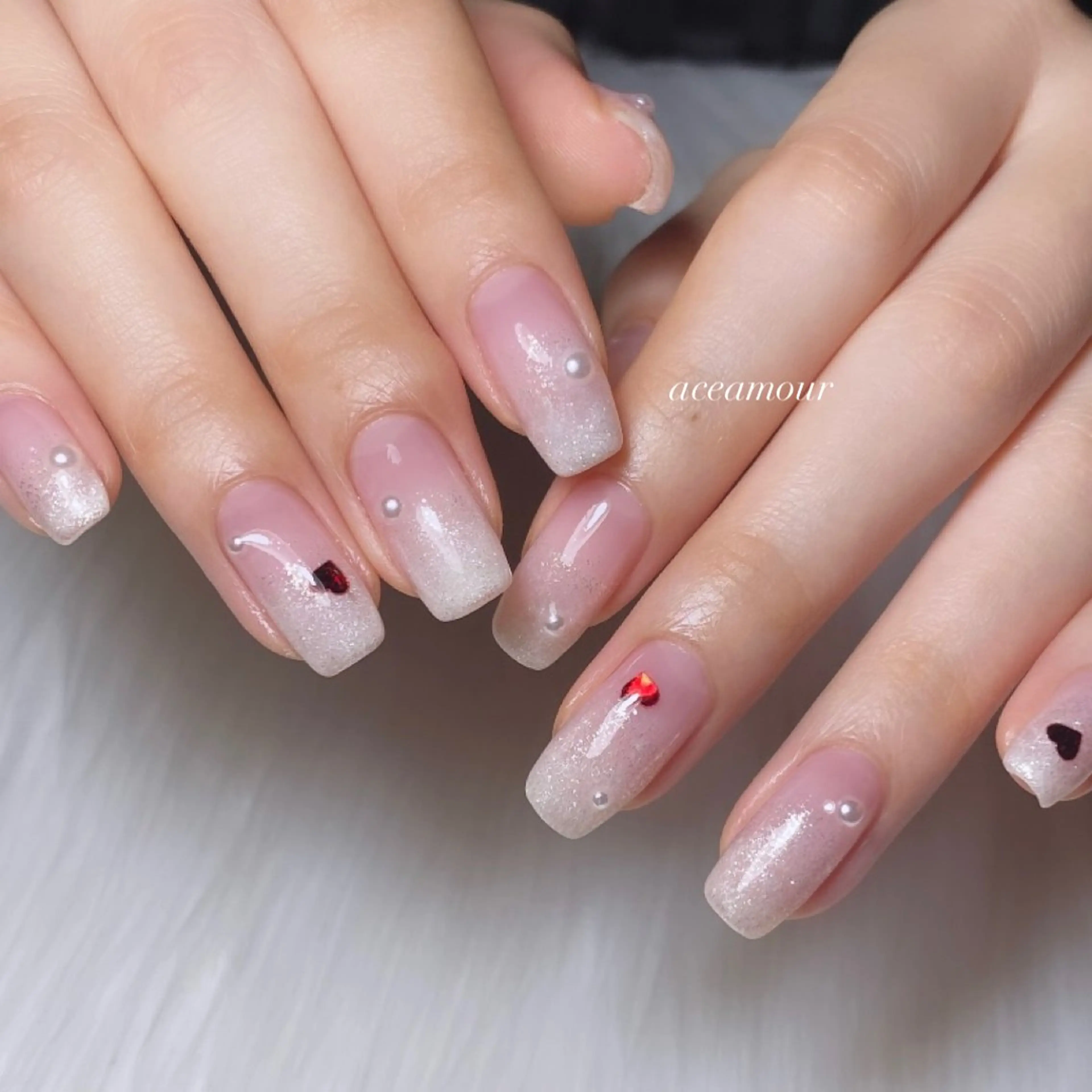 ネイル グラデーション ハート バレンタイン ネイル/耳つぼ /新ホワイトニングのネイルデザイン