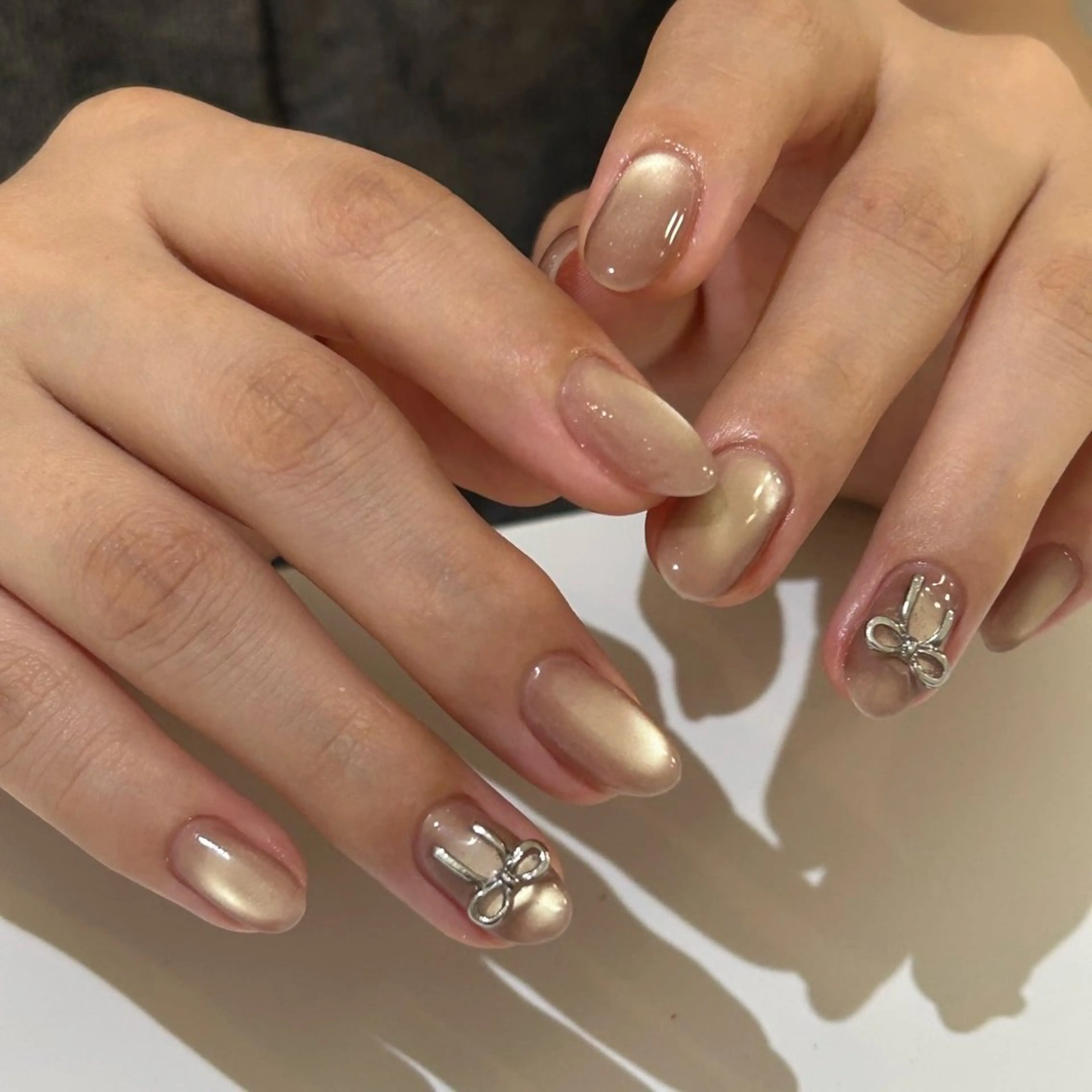 ネイル マグネットネイル リボン ハンドネイル io.所属・io. NAILのネイルデザイン