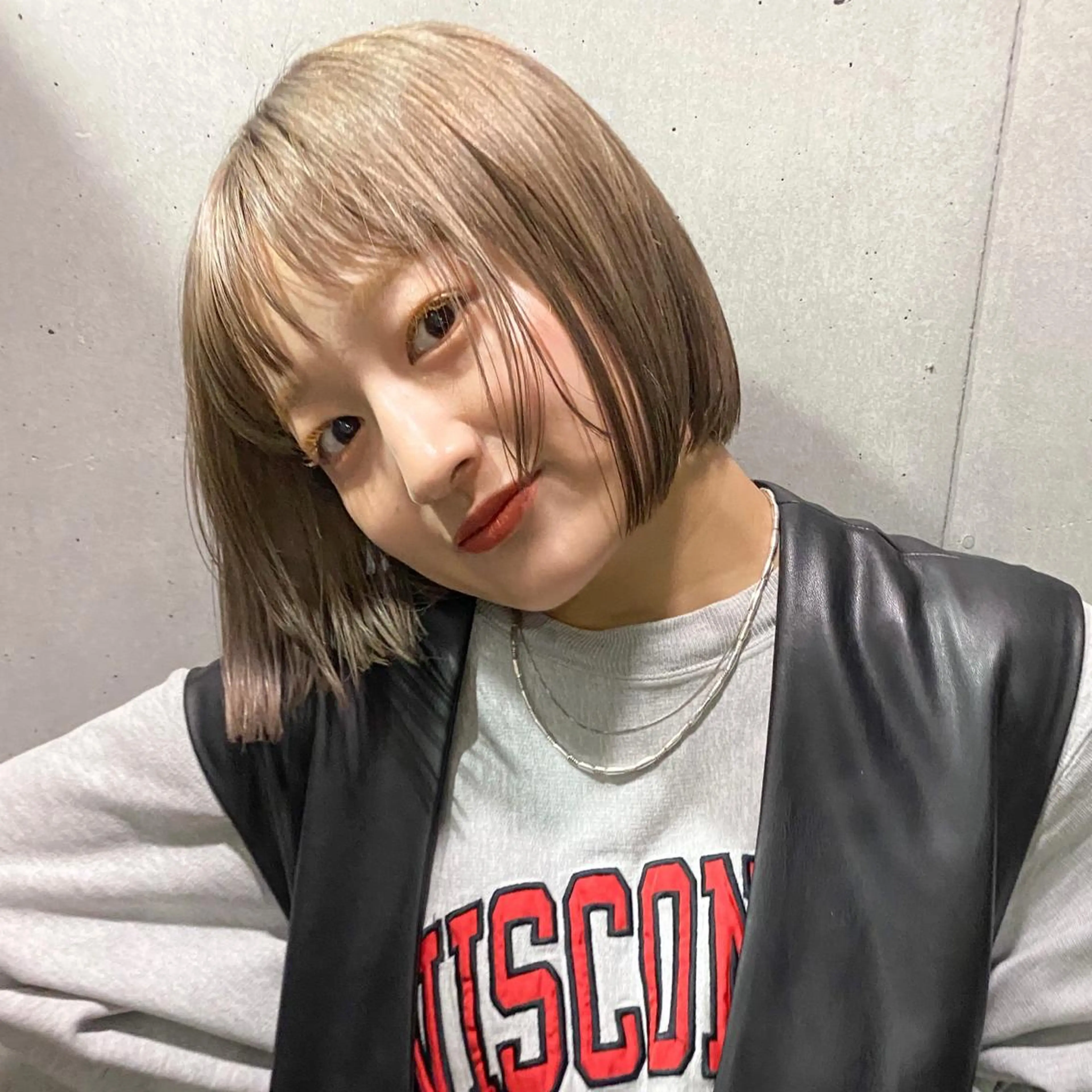 ショート カラー ベージュカラー ブリーチ ケアブリーチ ミルクティーベージュ ピンクカラー irwi/イルウィ所属・miku🎀門前仲町 ブリーチ・レイヤーのヘアスタイル