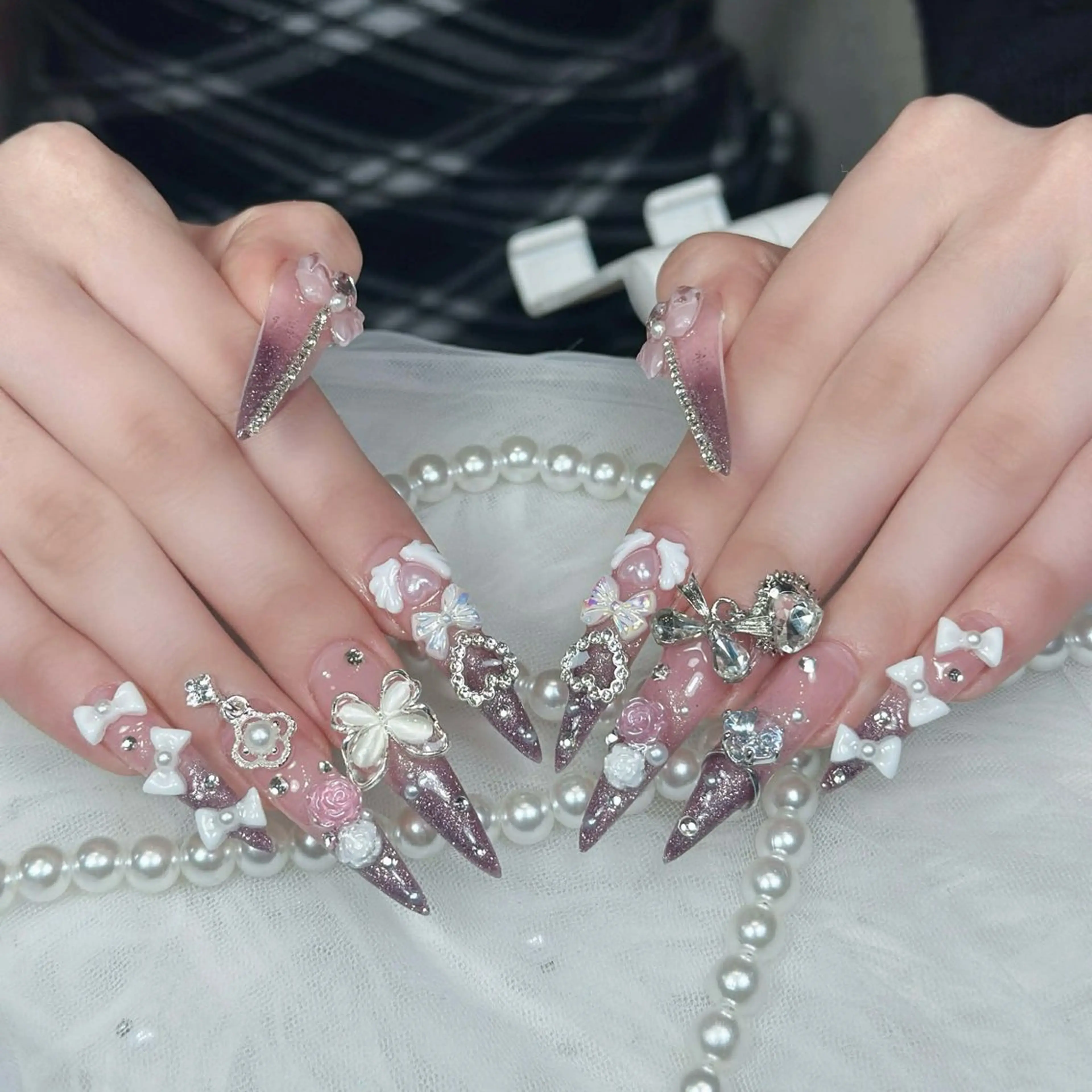 ネイル オーロラネイル ボルドー ブラウン 氷ネイル・うるうるネイル キラキラネイル ハンドネイル Julli NailStudioのネイルデザイン