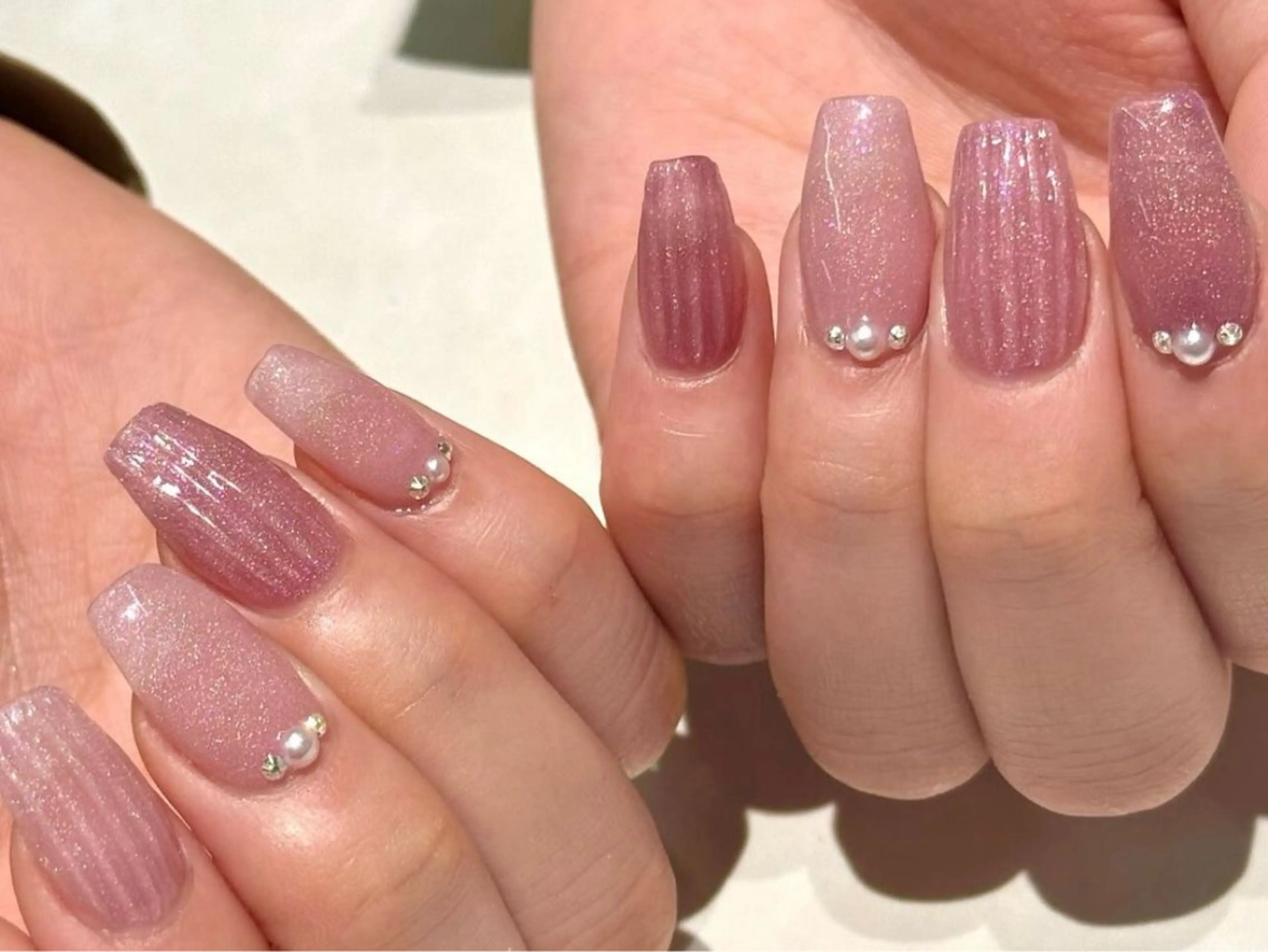 ネイル 氷ネイル・うるうるネイル ピンク 春ネイル リボン、ガーリー パーツ放題専門店のネイルデザイン