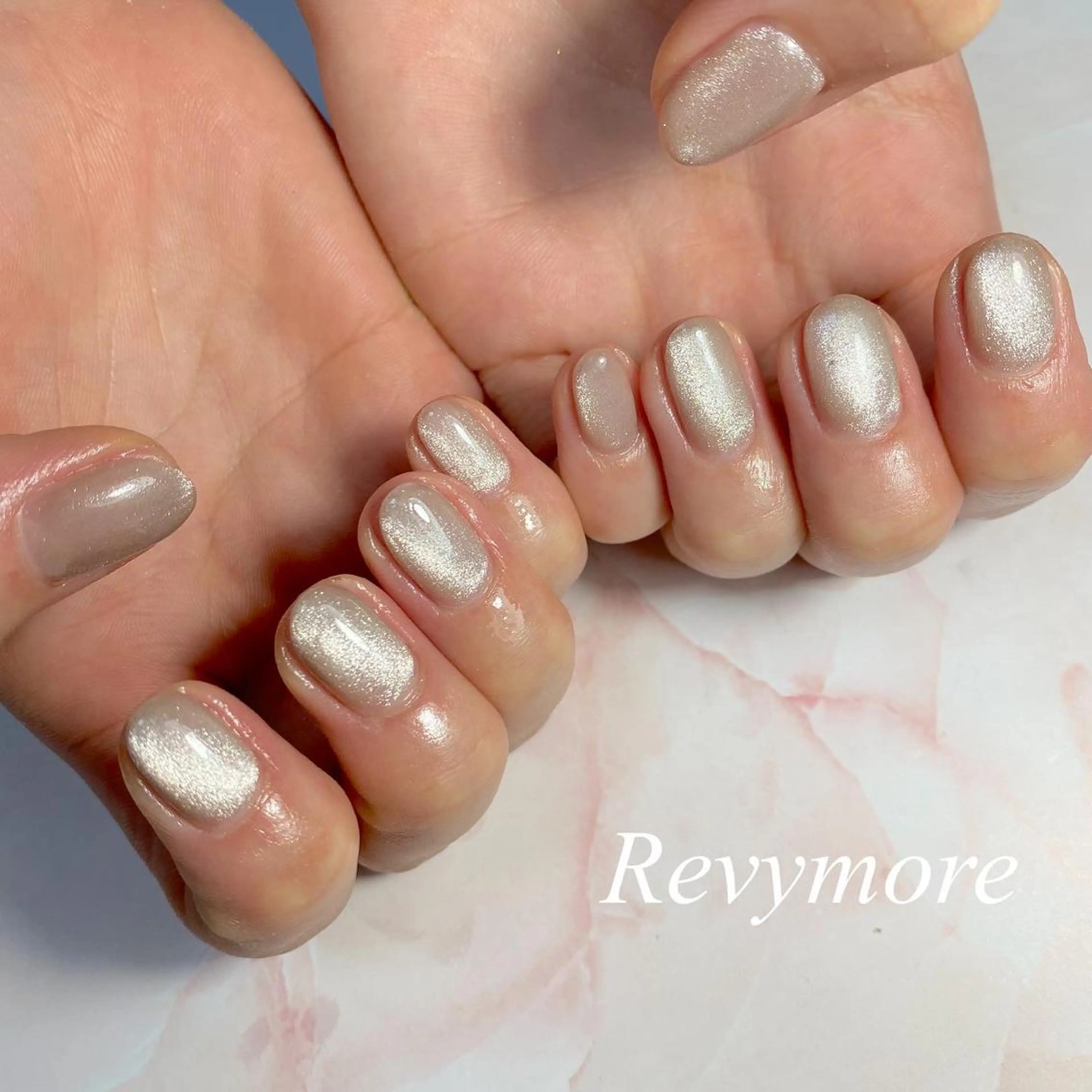 ショート ネイル 韓国風ヘア ジェルネイル キラキラネイル 韓国ネイル マグネットネイル nail salon Revymore所属・nail salon Revymoreのネイルデザイン