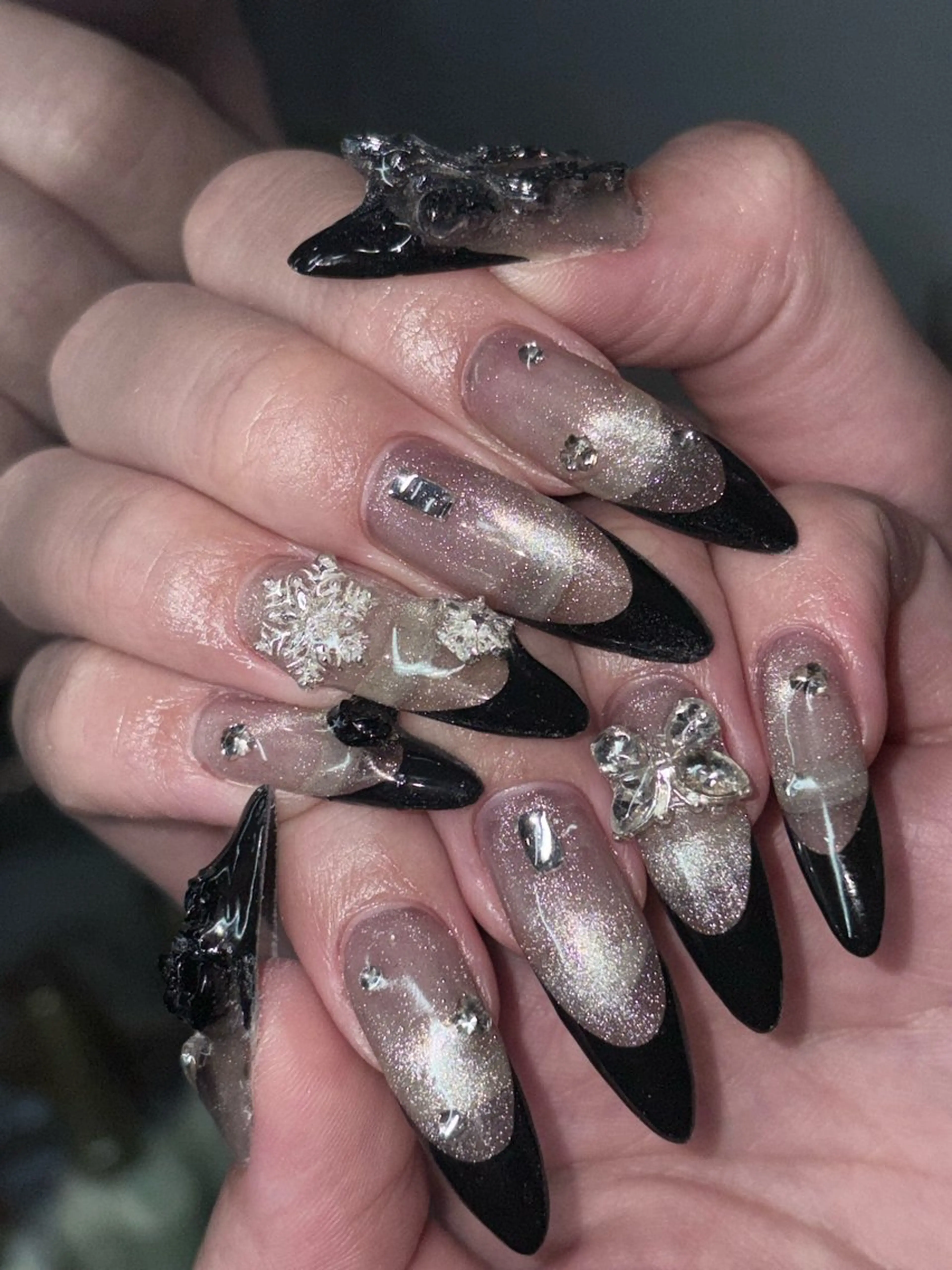 ネイル ハンドネイル NES NAIL所属・さゆり￤推しキャラ ￤ロングネイル🩷のネイルデザイン