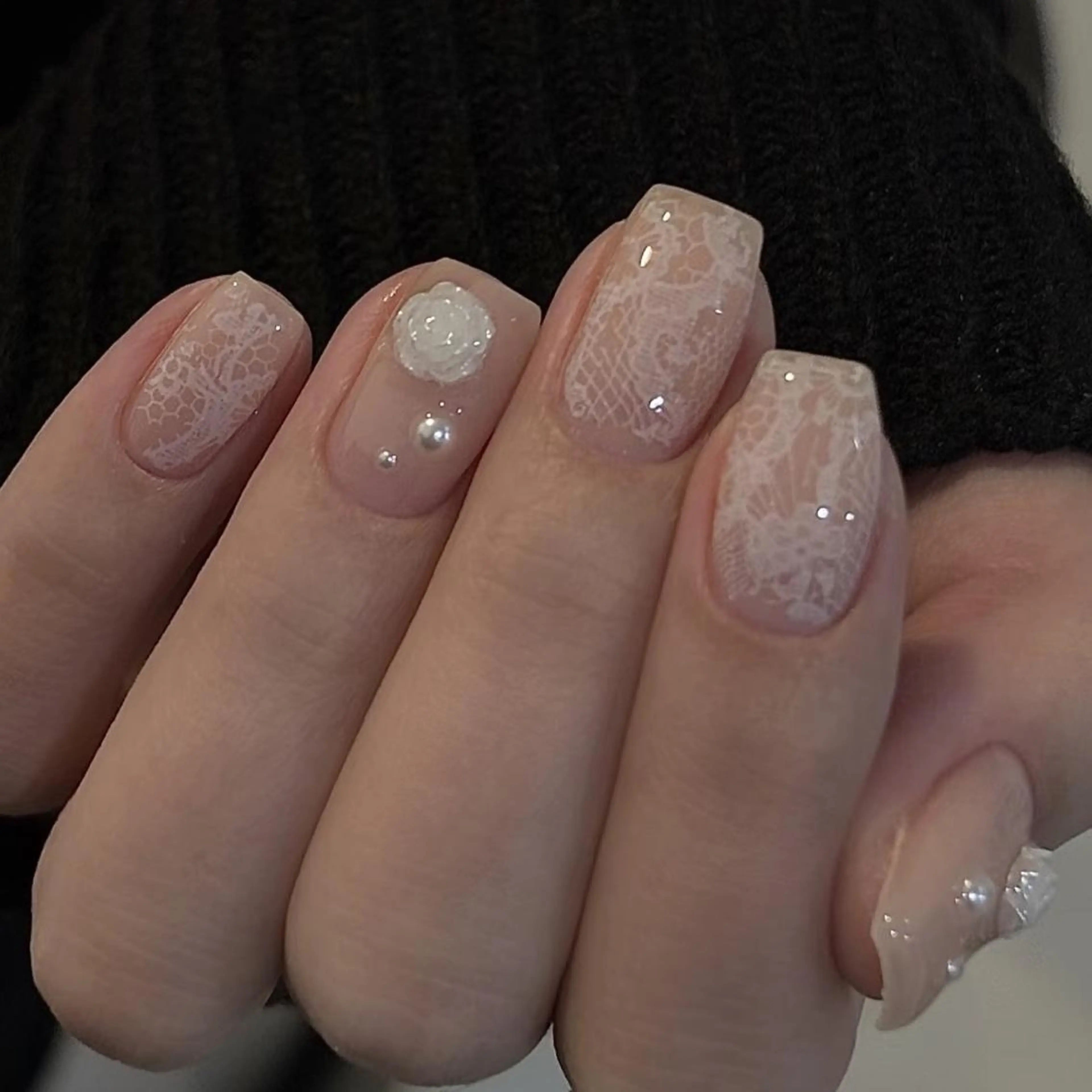 【レースネイル】自爪🎀レース6本+ワンカラー4本パーツ2個付き💕ケア込み6980円の写真