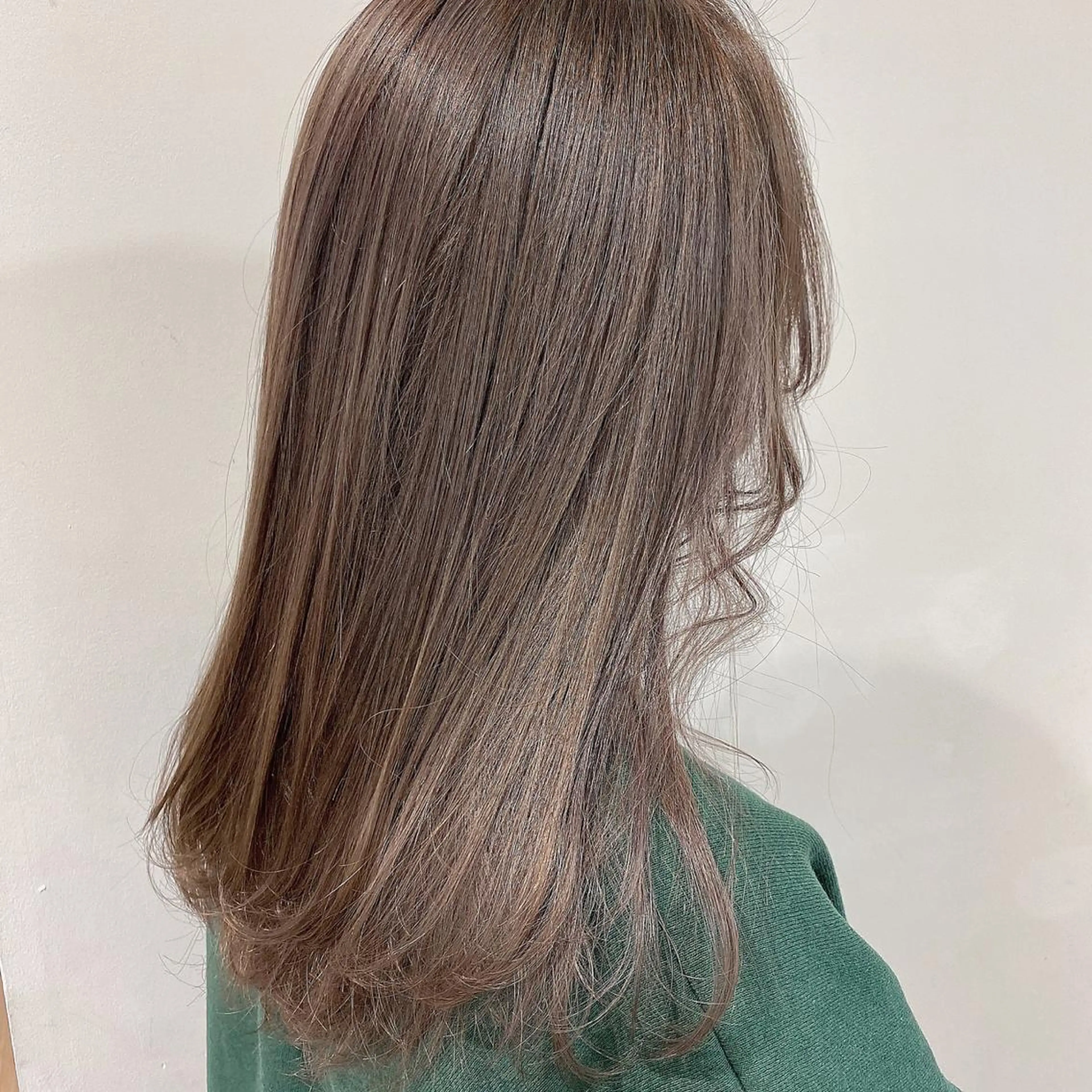 セミロング カラー ヘアアレンジ ラベンダーカラー 福壽 優奈のヘアスタイル