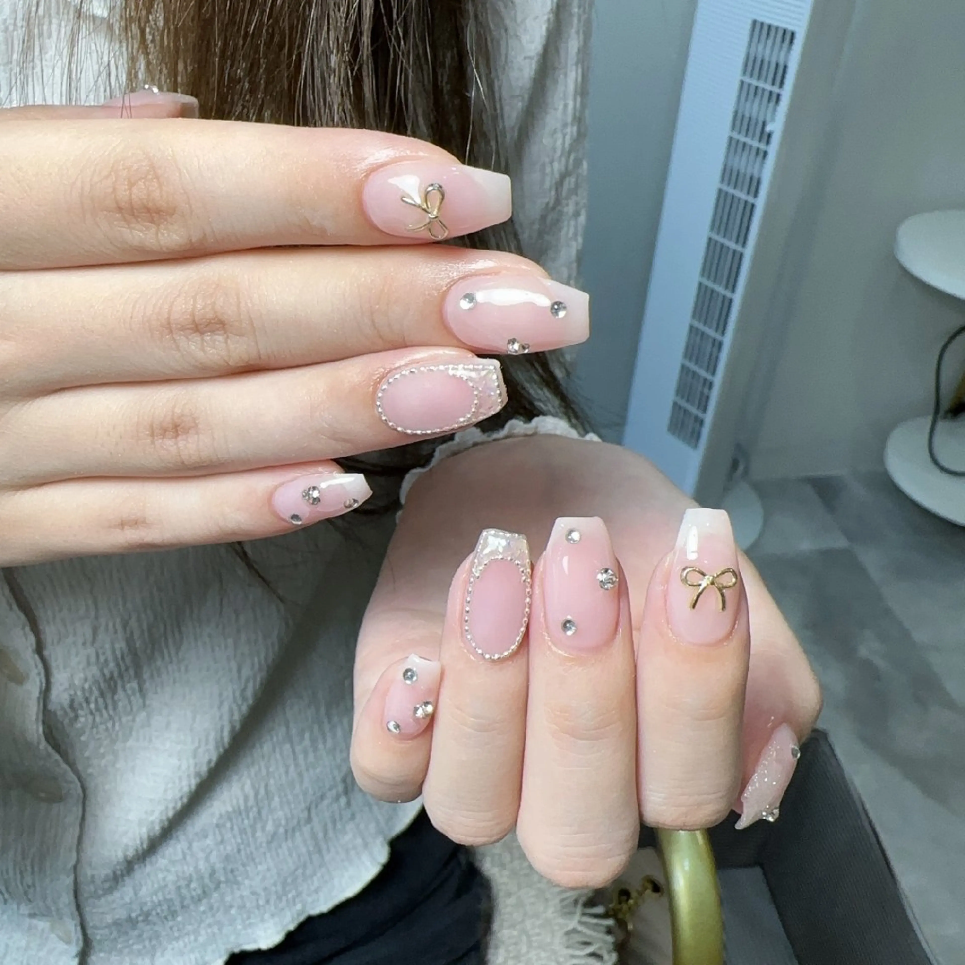 ネイル チークネイル 長さ出し フレンチネイル ジェルネイル キラキラネイル ハンドネイル UM Nail Salonのネイルデザイン