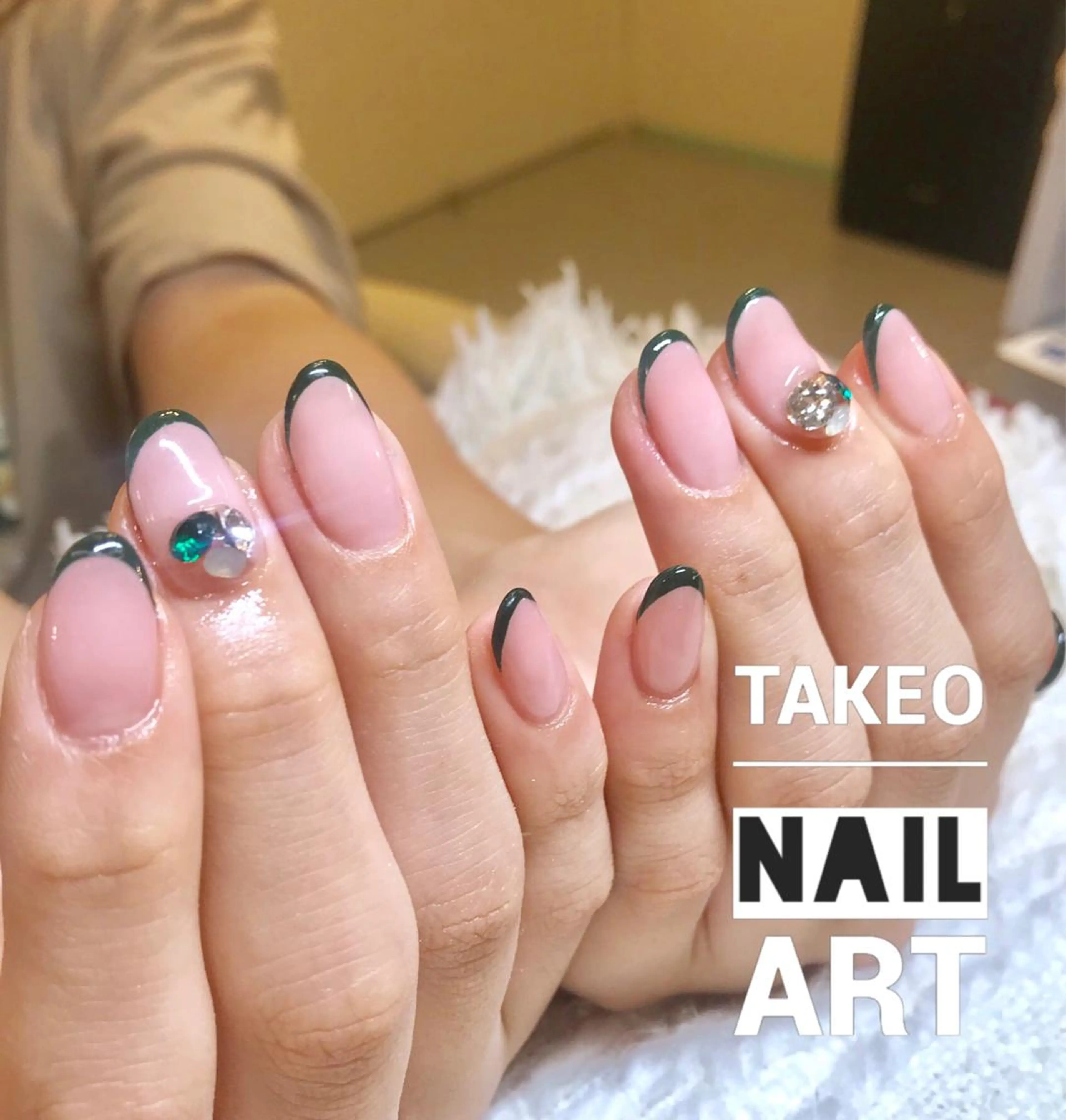 ミディアム カラー ネイル フレンチネイル nail&eye Aoのマツエク・マツパデザイン