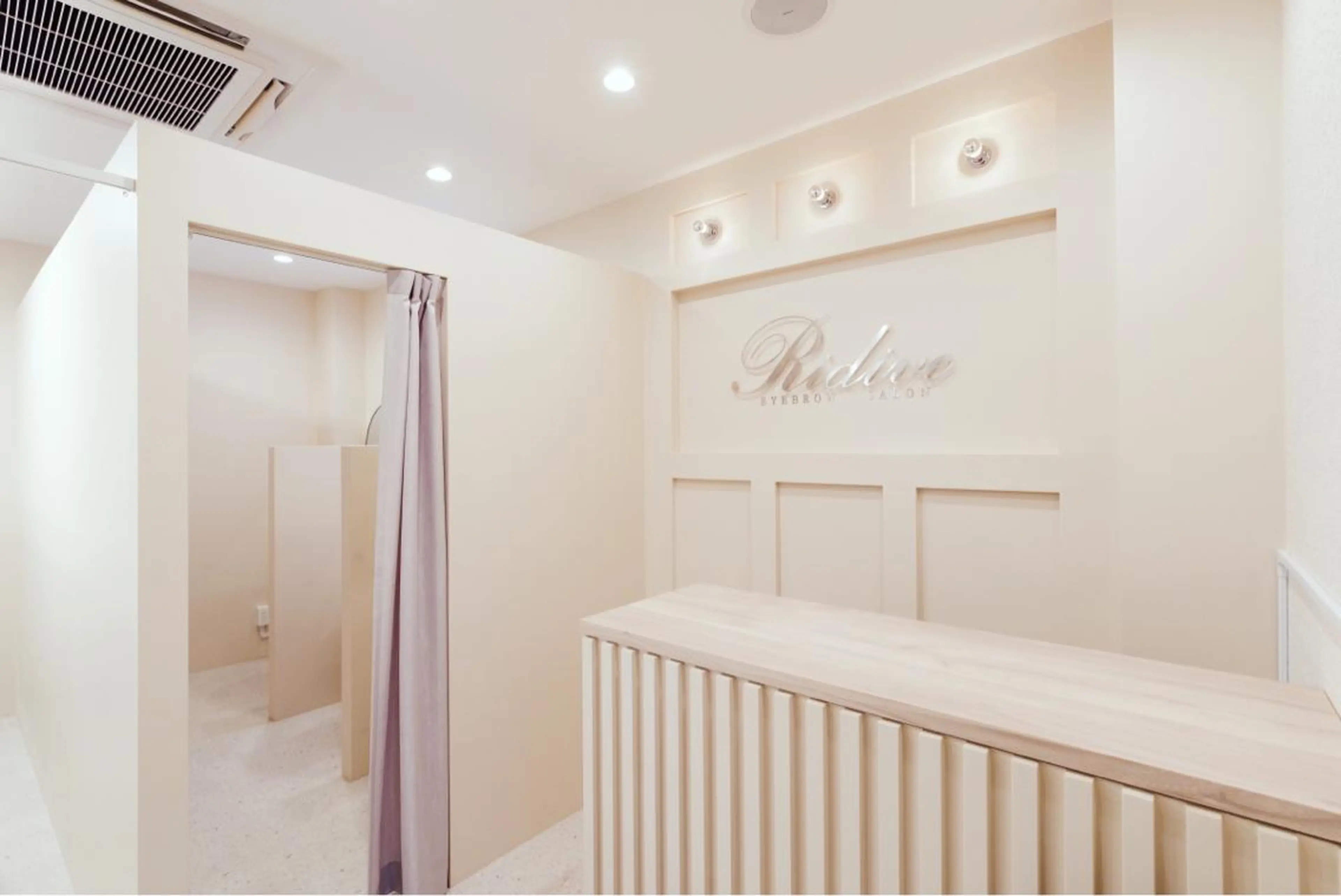 アイブロウ EYEBROW SALON　Ridive 武蔵小杉所属・Ridive 武蔵小杉のマツエク・マツパデザイン