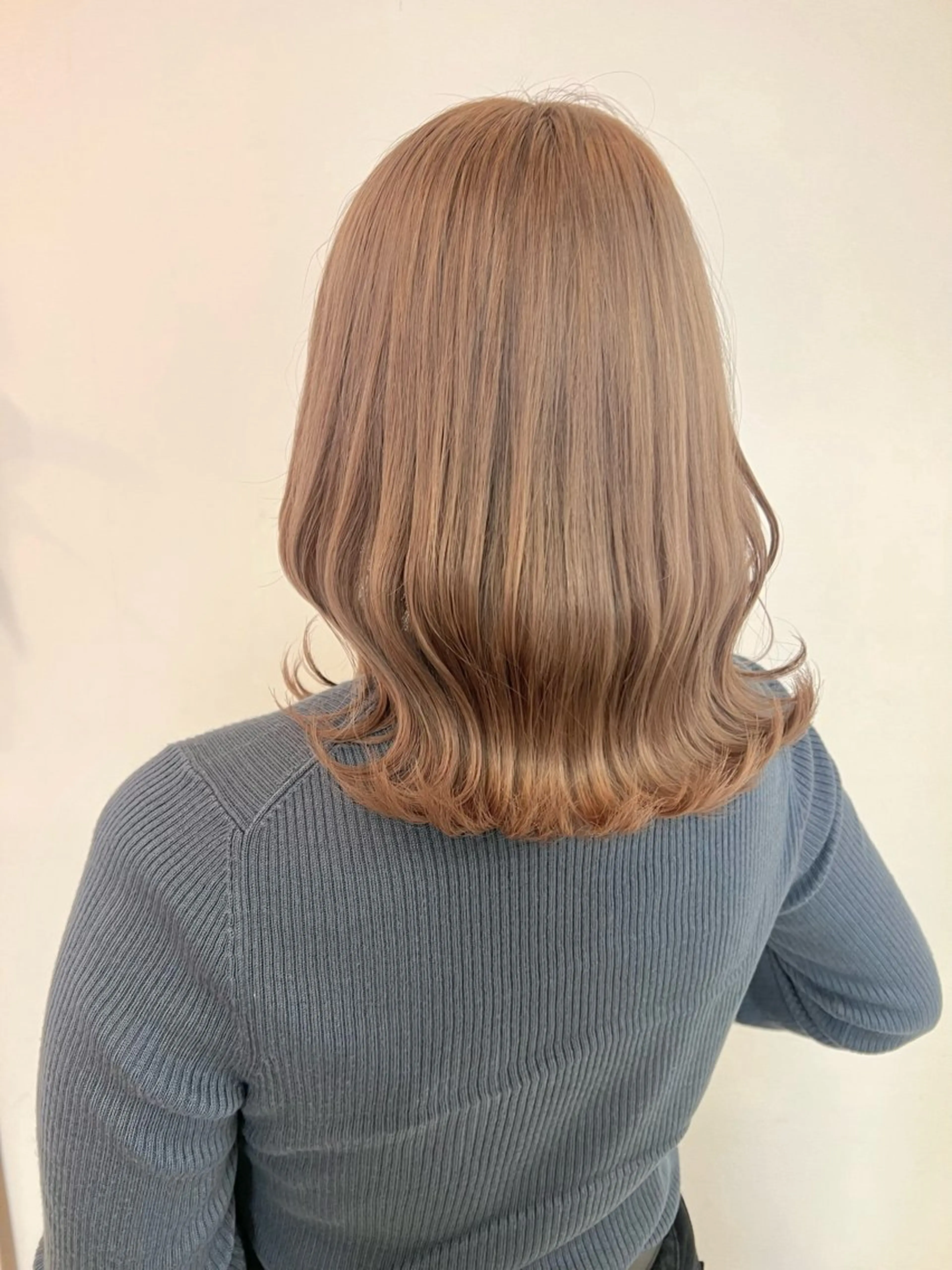 ミディアム カラー 🎀野崎 美玖𝜗𝜚˚⋆のヘアスタイル