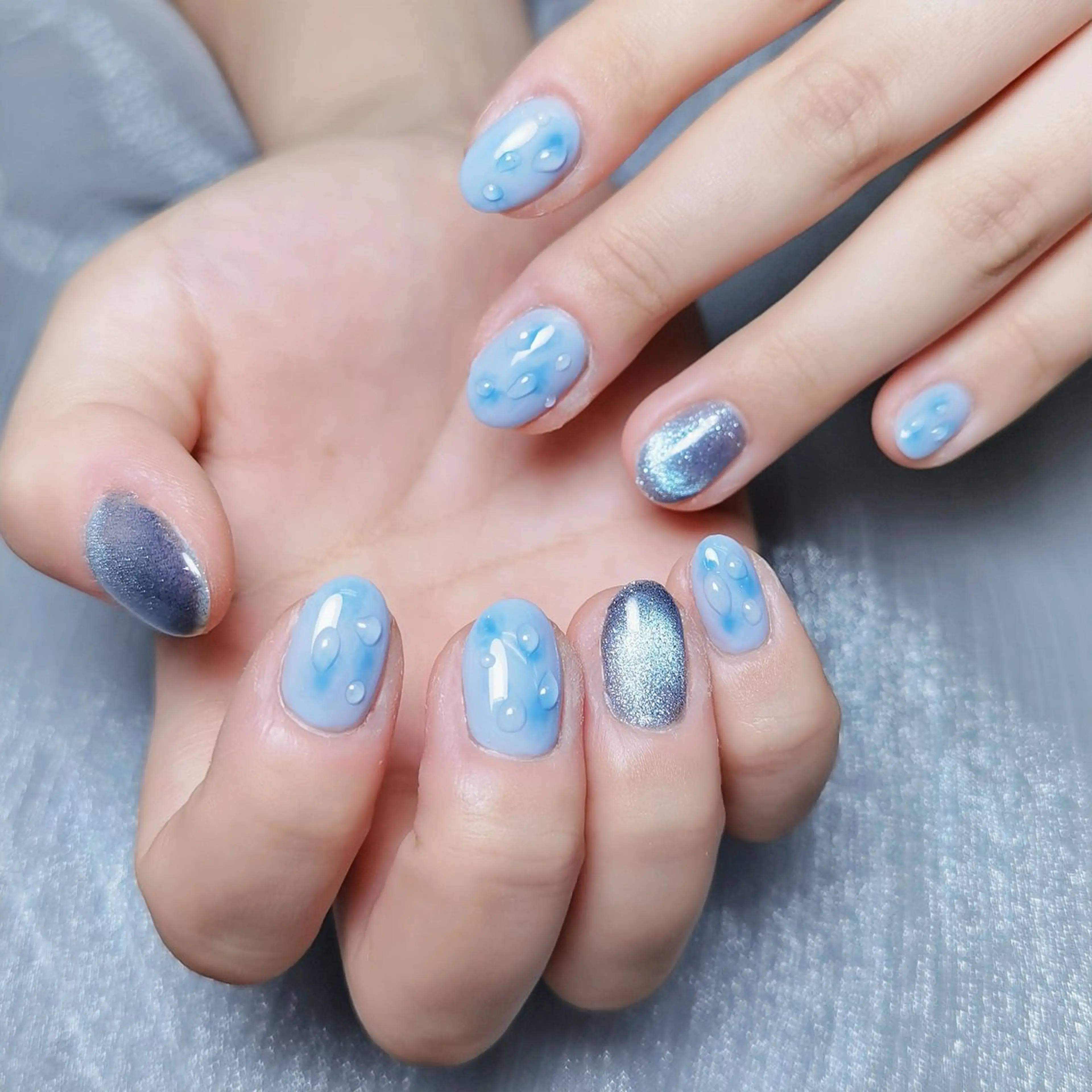 ネイル ブルー グラデーション キラキラネイル ラメ(グリッター) ラメグラデーション ハンドネイル なつみ wooのネイルデザイン