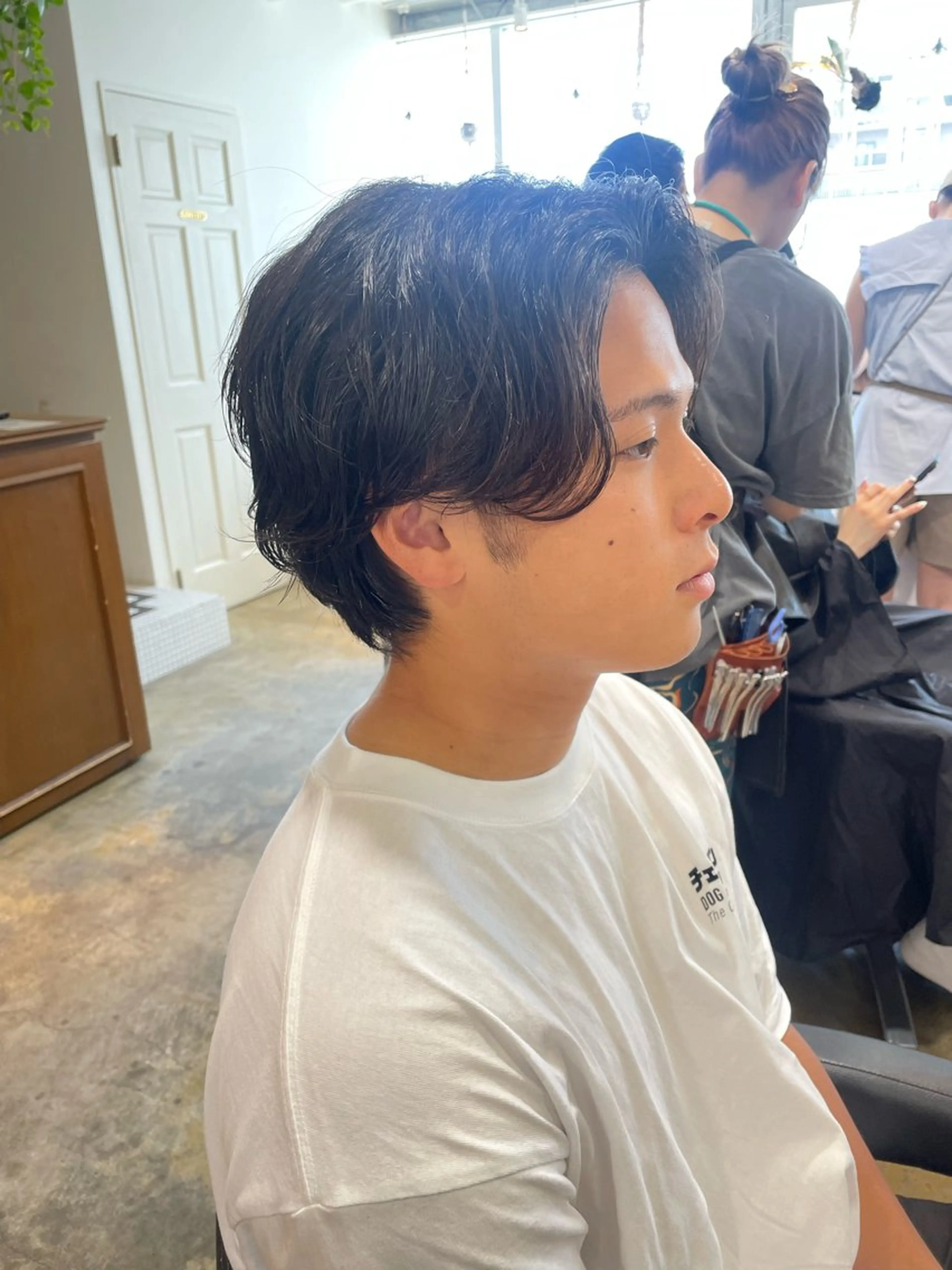 パーマ メンズ センターパート メンズパーマ ニュアンスパーマ RIN／韓国ヘア レイヤーカットのヘアスタイル