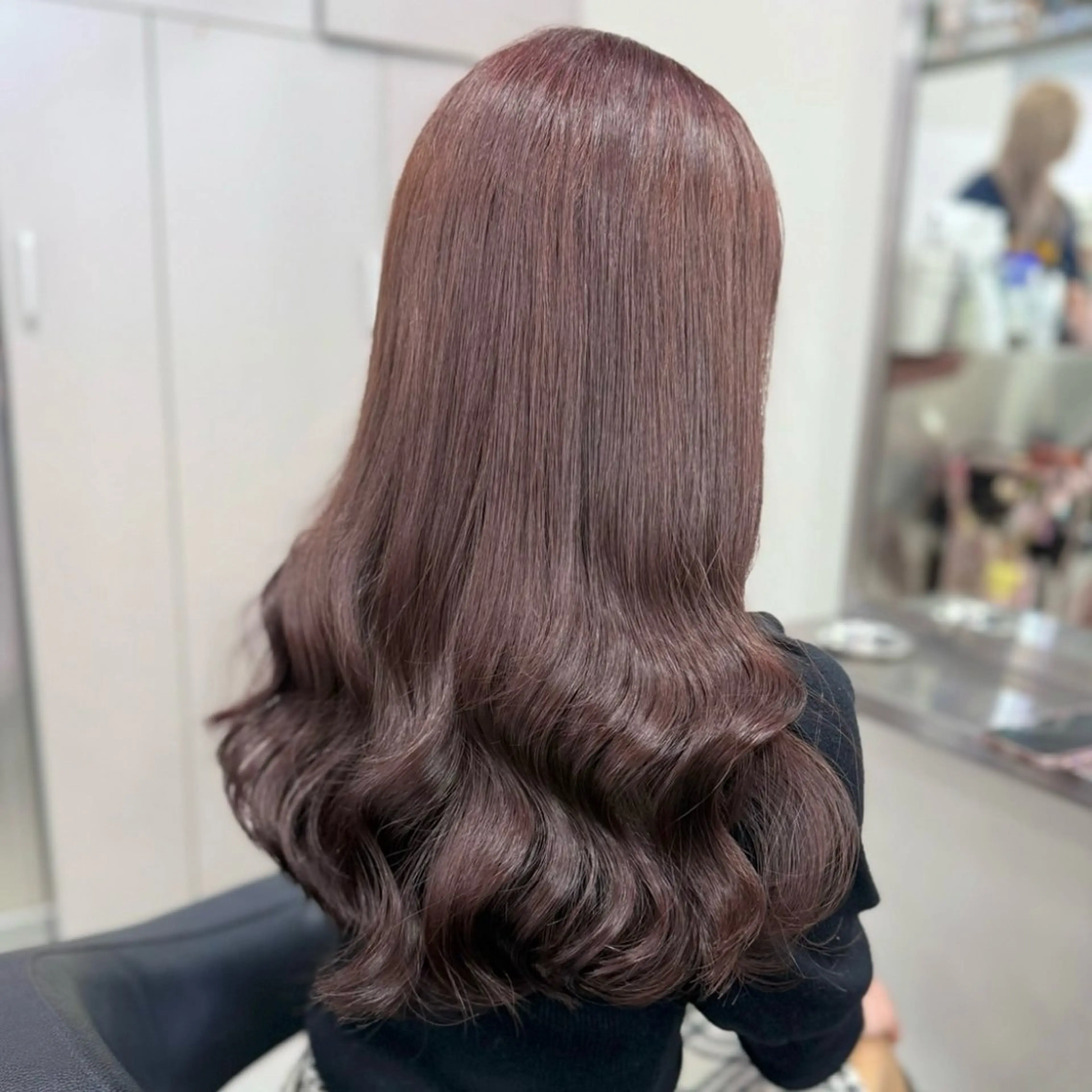 ロング カラー ブリーチ ブラウンカラー ラベンダーカラー ブリーチなしカラー トリートメント ヘアカラー トリートメント うる艶モテカラー💞 盛れるヘアメ👧🏻のヘアスタイル