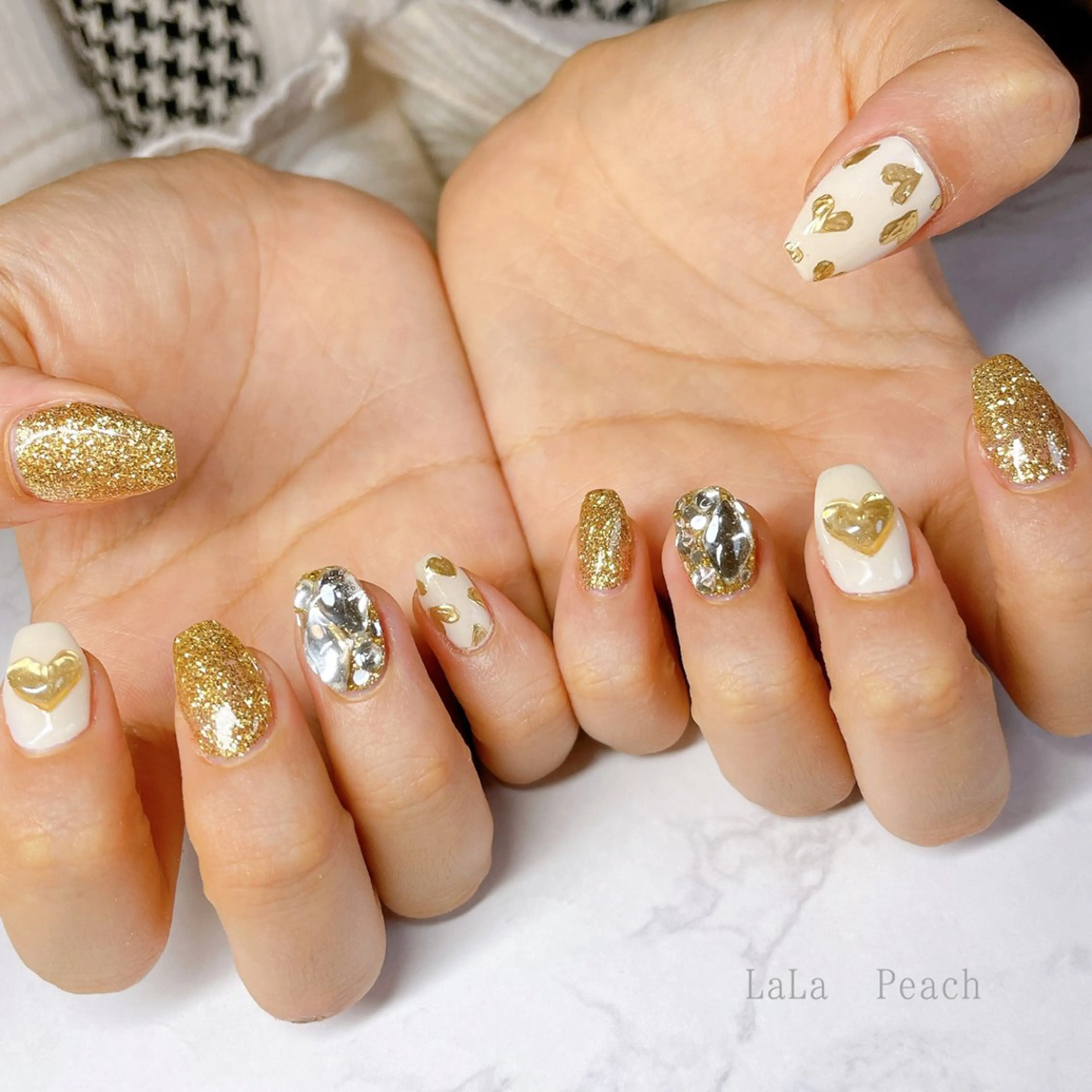 ネイル ジェルネイル ゴールド ハート ストーンネイル ハンドネイル LaLa Peach 福岡のマツエク・マツパデザイン