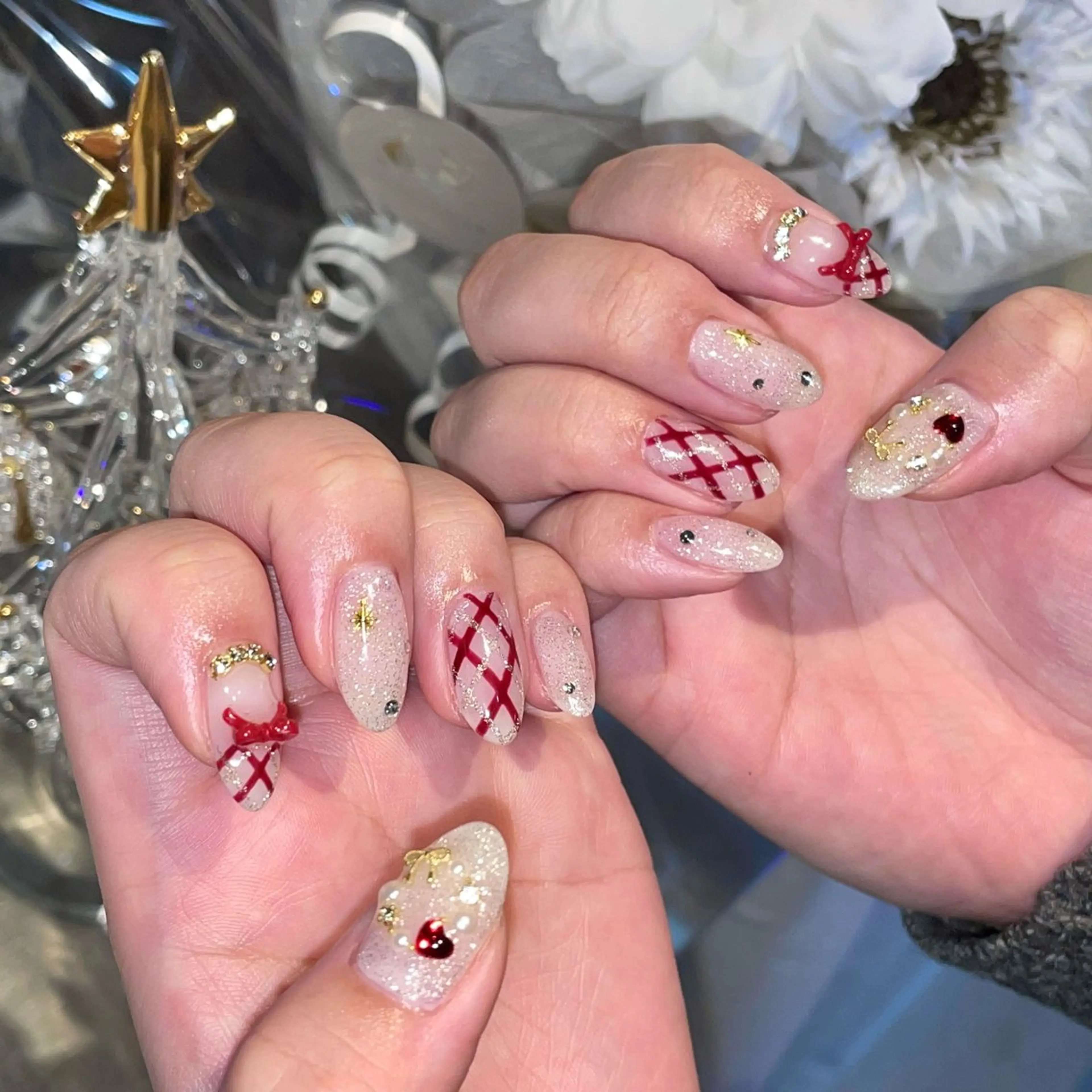 ネイル ガーリー キラキラネイル ワンホンネイル 冬ネイル クリスマス ハンドネイル SoLuna MIZUHOのネイルデザイン