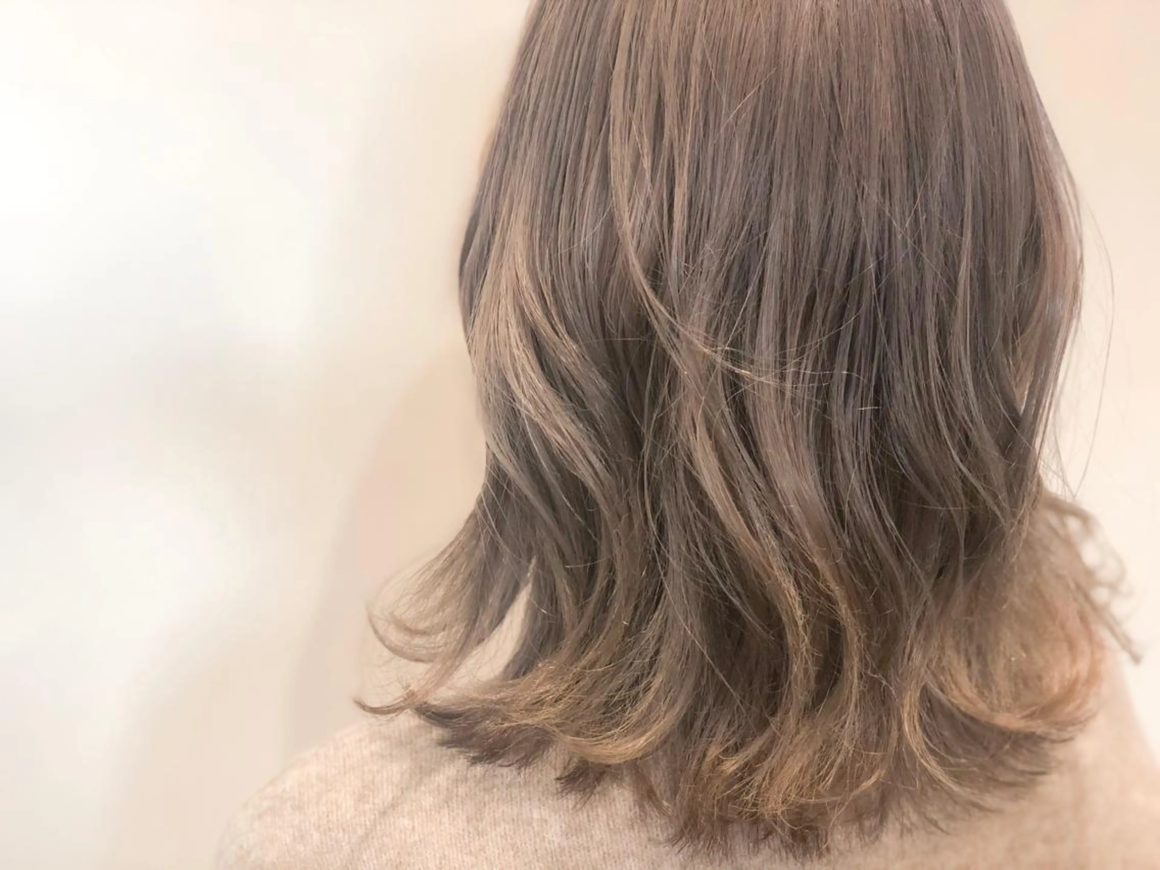 ミディアム カラー ヘアアレンジ ベージュカラー ミルクティーベージュ ヘアカラー いしだ みさきのヘアスタイル