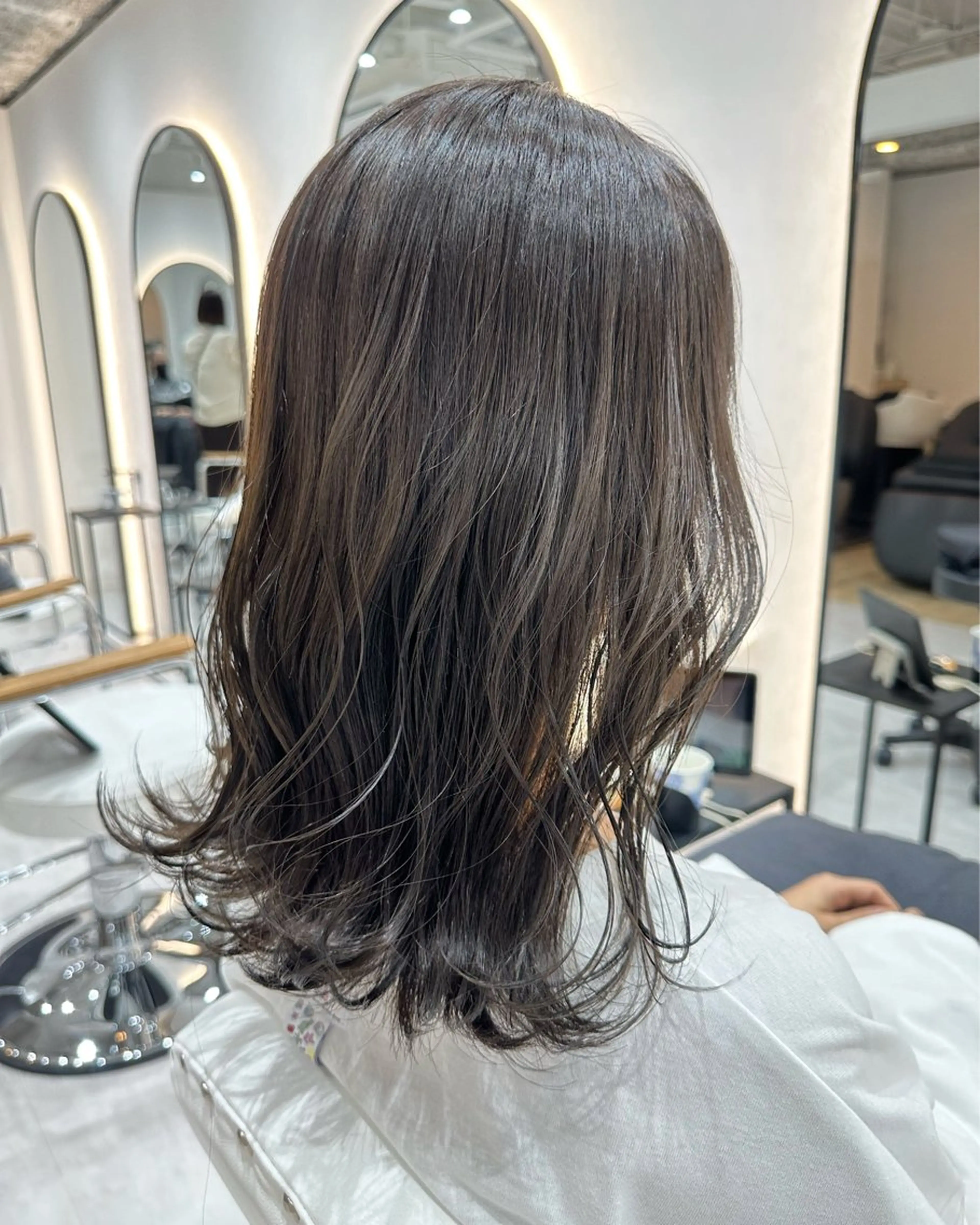 ミディアム カラー 韓国ヘア顔周りカット 艶髪ベージュtamaのヘアスタイル