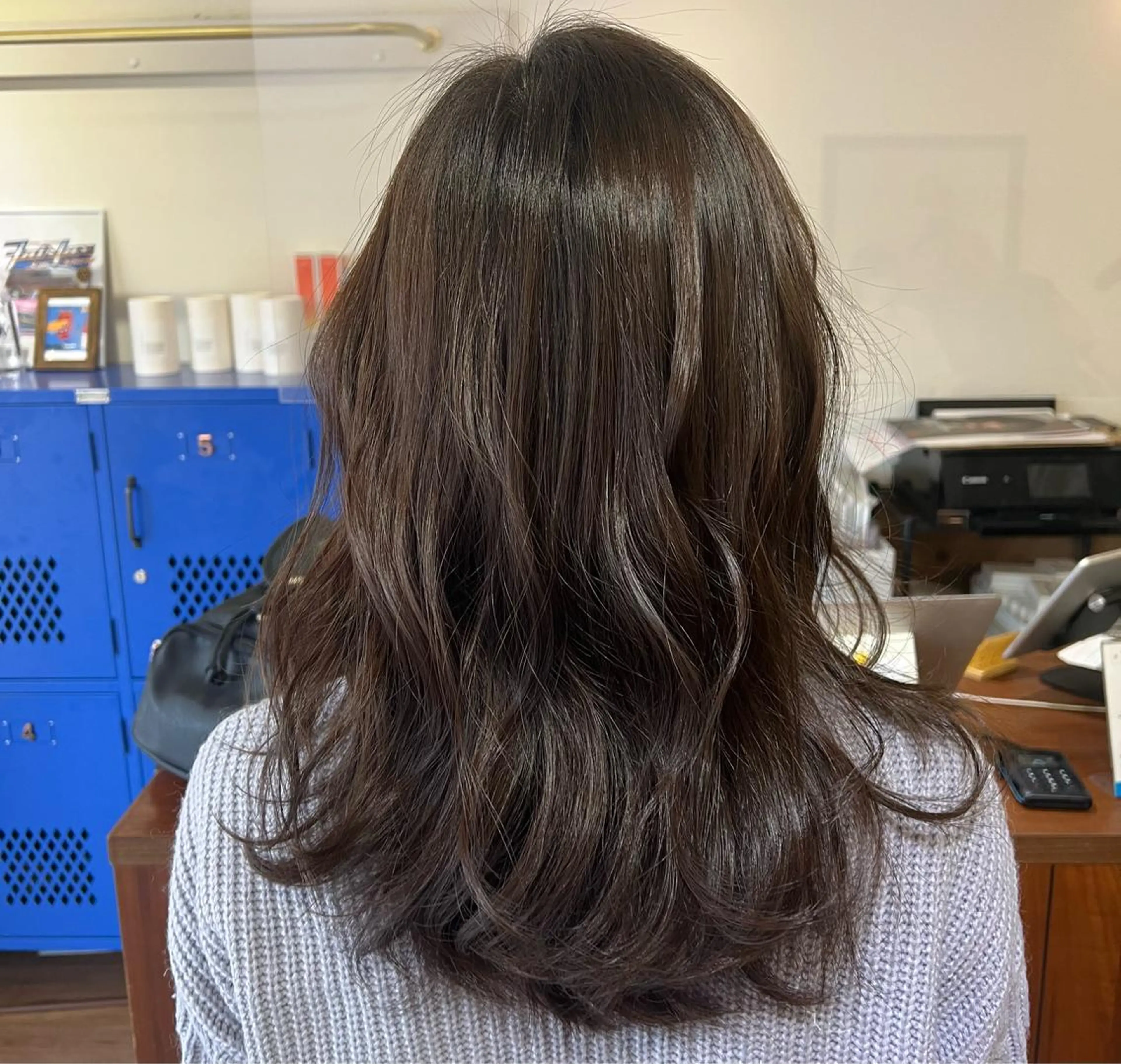 セミロング カラー アッシュ イシイ ハルナ 🤍のヘアスタイル
