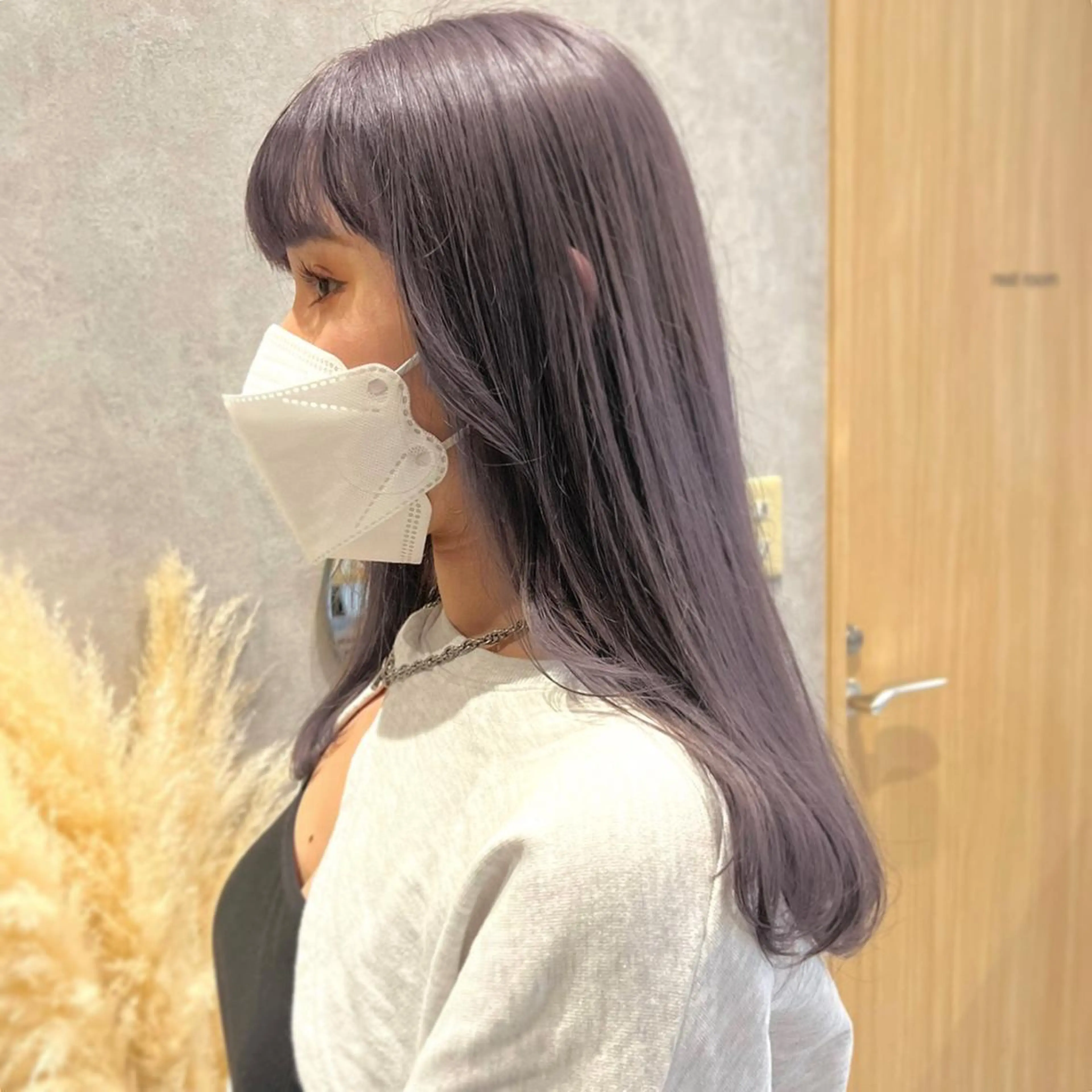 セミロング カラー アッシュ グレージュ ラベンダーカラー ラベンダーグレージュ ラベンダーアッシュ ANNA ／艶髪／ハイトーンのヘアスタイル