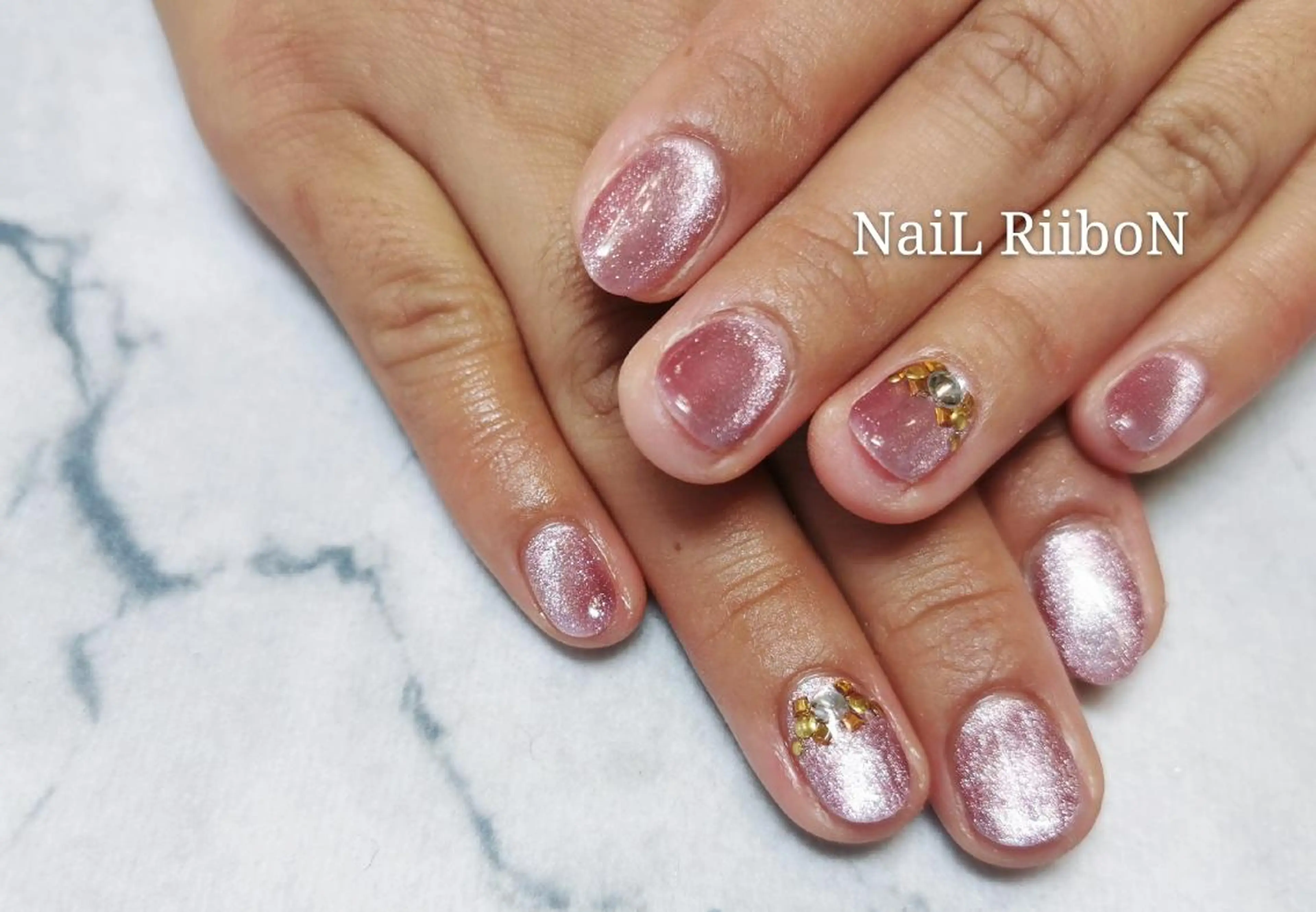 ネイル ネイルリボン 受付スタッフのネイルデザイン