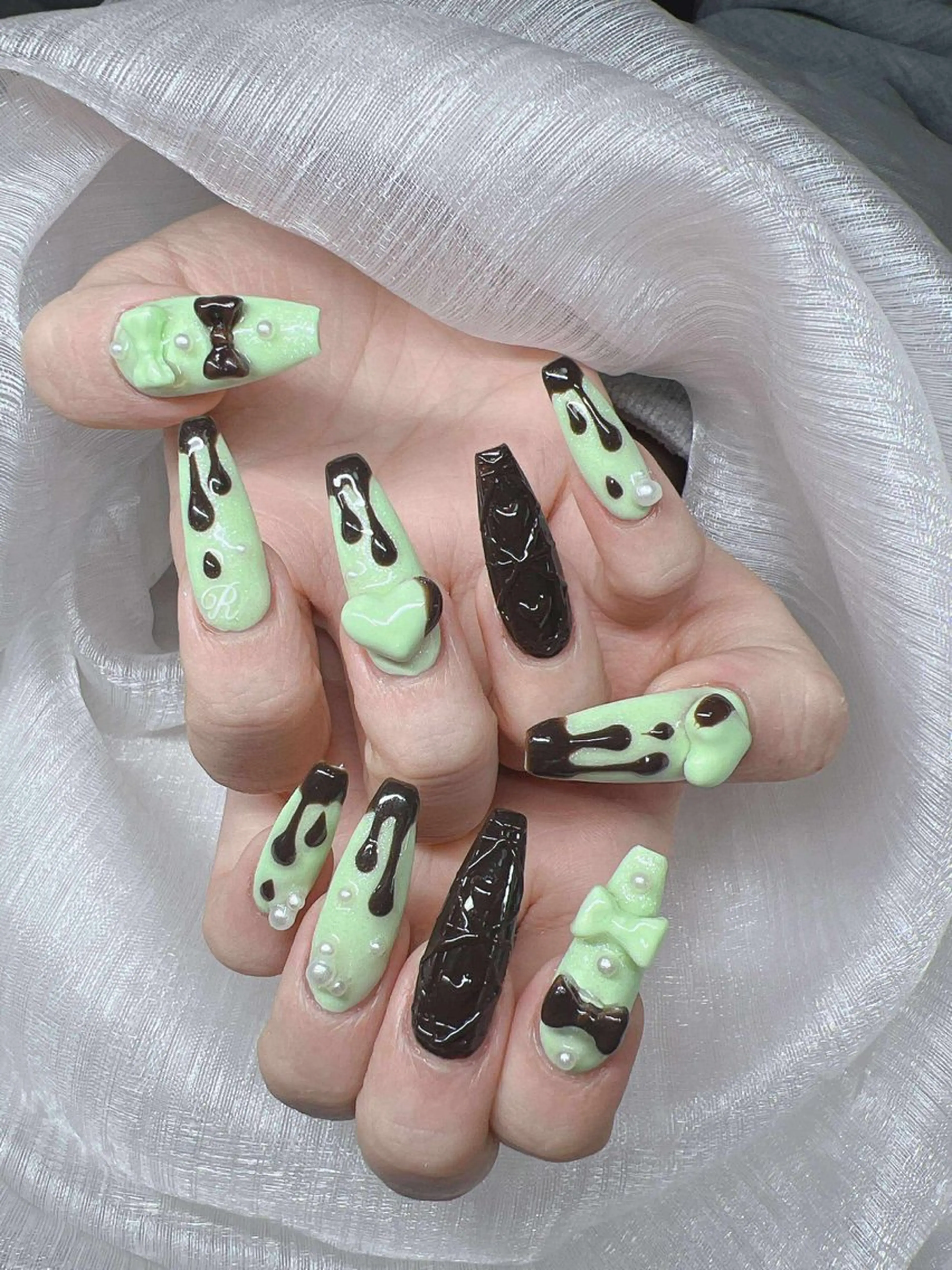 ネイル 長さ出し グラデーション 卒業式 キラキラネイル マグネットネイル ハンドネイル Lee Nailsのネイルデザイン