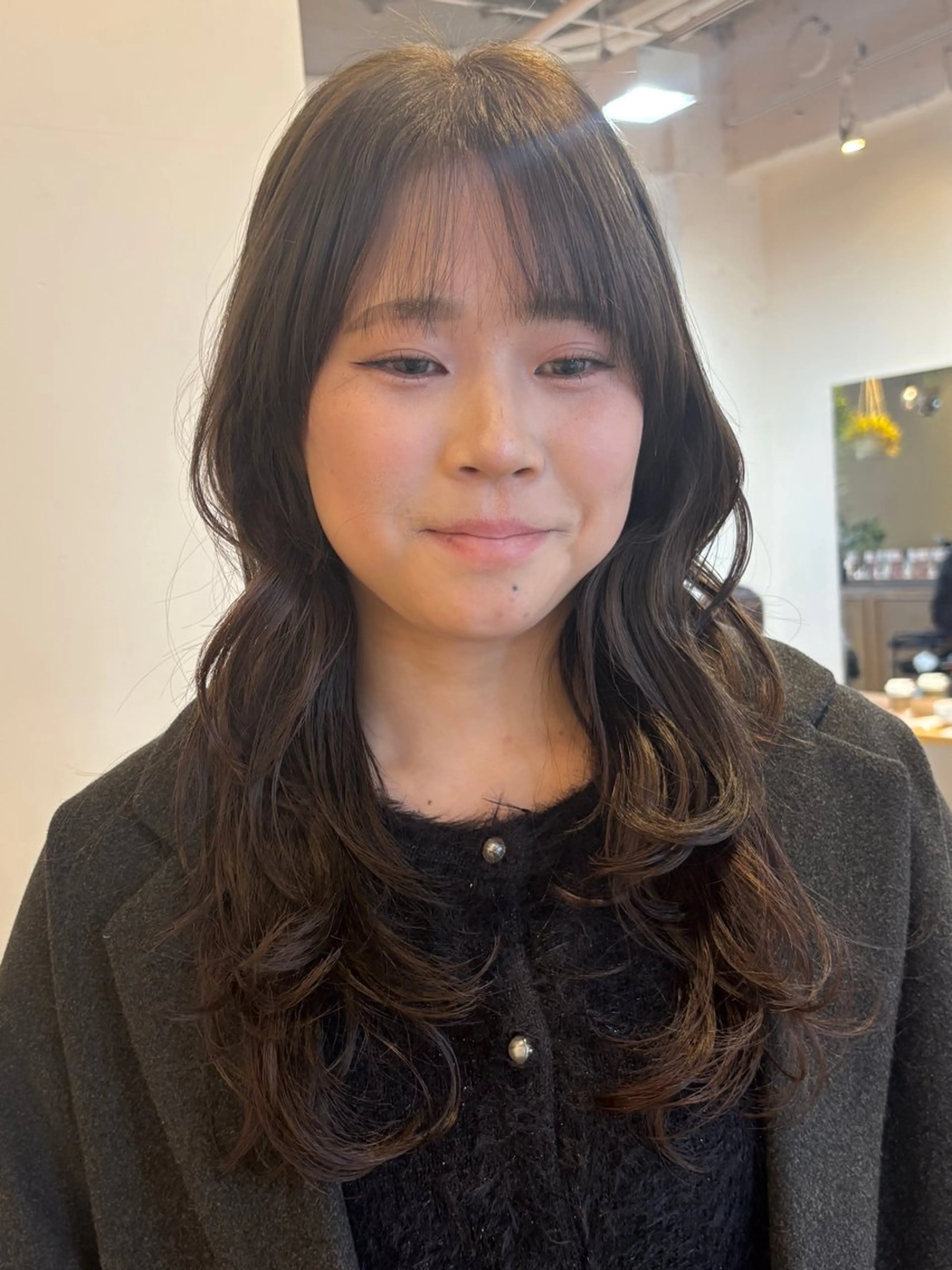 セミロング カラー カット ヘアカラー トリートメント RIN／韓国ヘア レイヤーカットのヘアスタイル